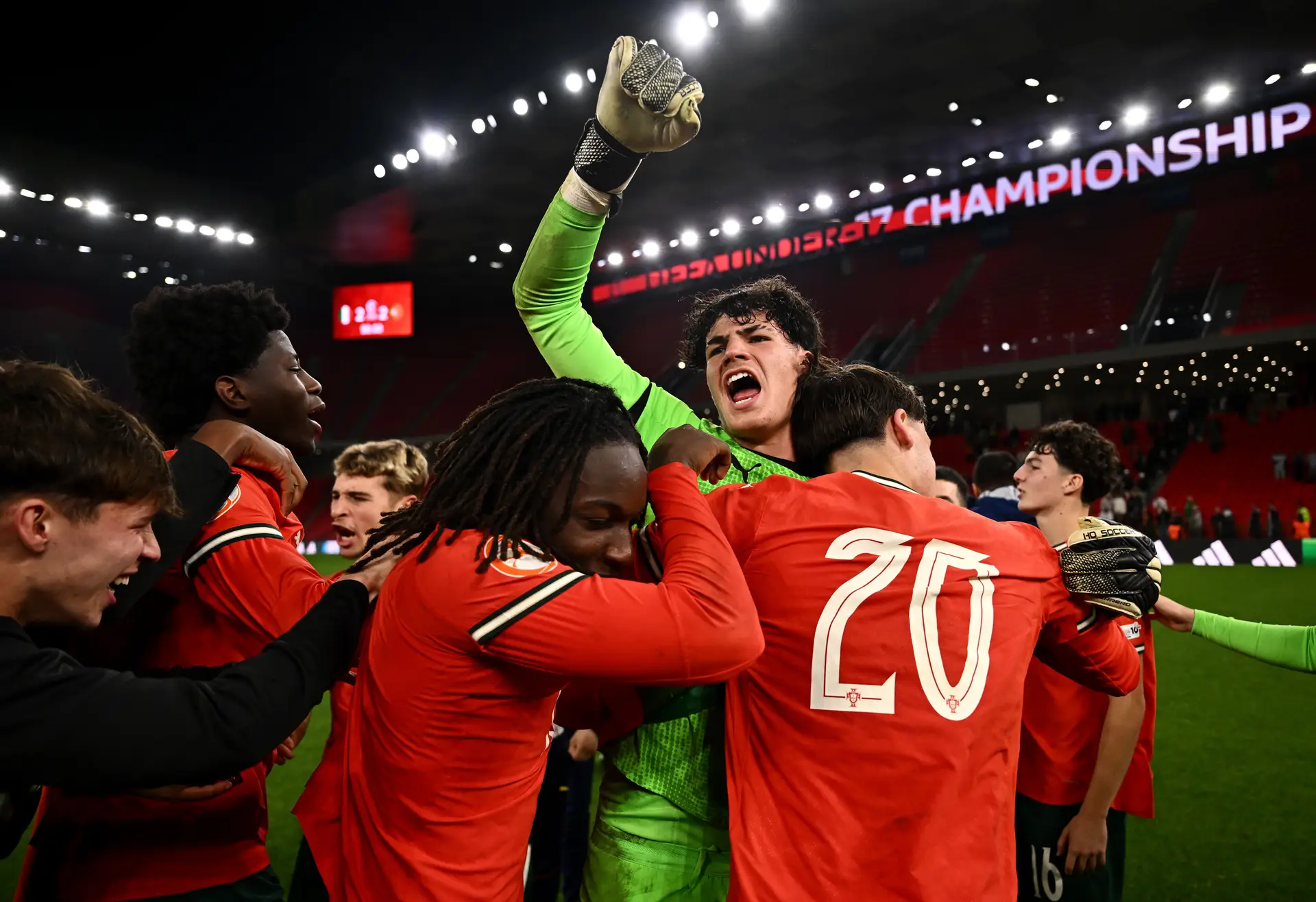 Os adolescentes portugueses vão jogar, pela segunda vez seguida, a final do Europeu sub-17