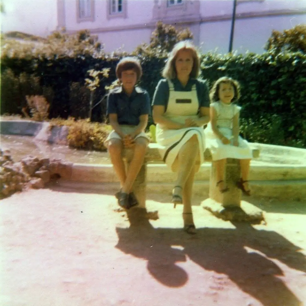 Rui com a mãe e a irmã