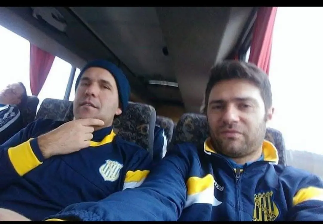 Capela com o seu adjunto Bruno Ribeiro, durante uma viagem da equipa FK Kruoja Pakruojis, da Lituânia