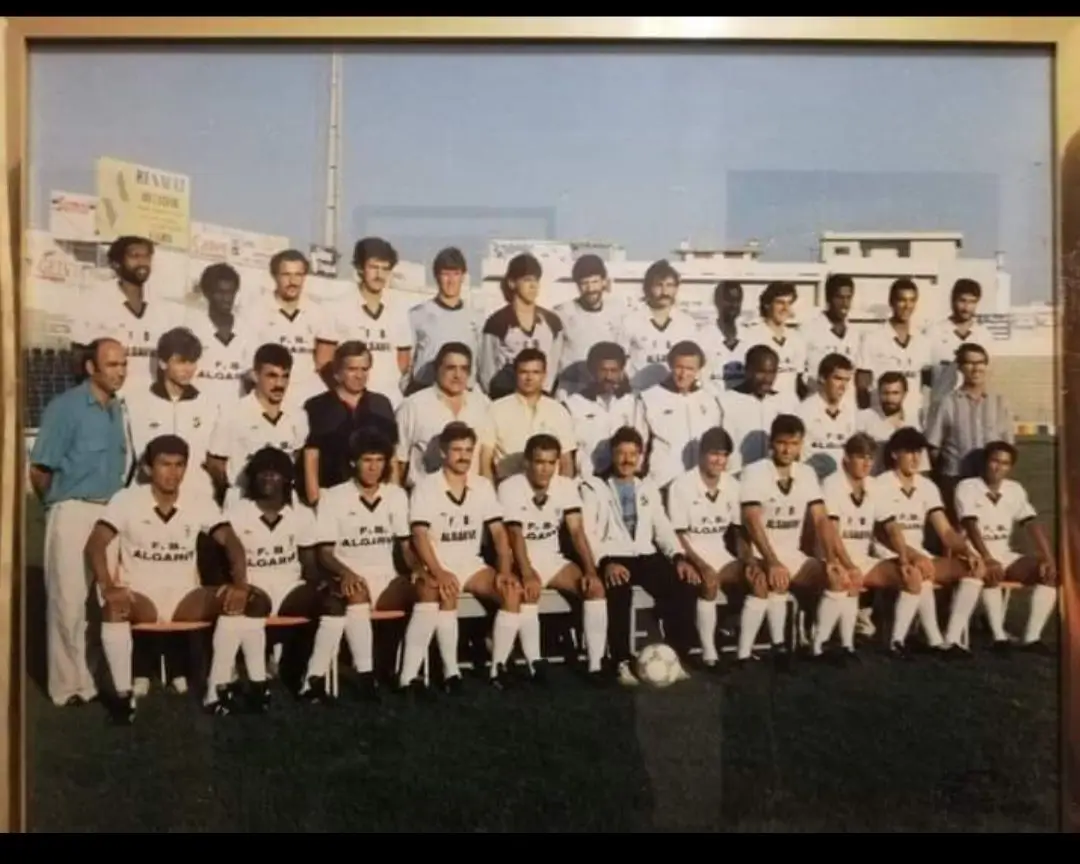 No último ano de júnior, Rui Capela (3º sentado à esquerda) foi jogar para o Farense