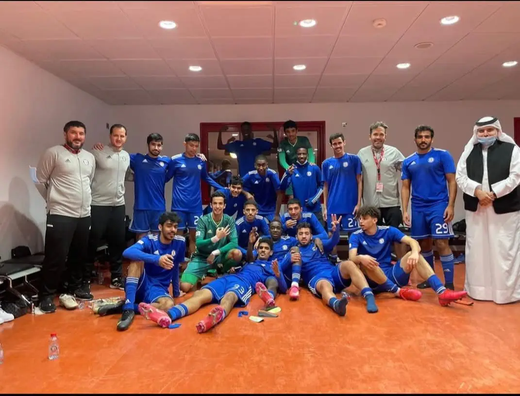 Rui Capela (3º atrás à direita) com a sua equipa de Sub-23 do Catar, com a qual foi vice-campeão