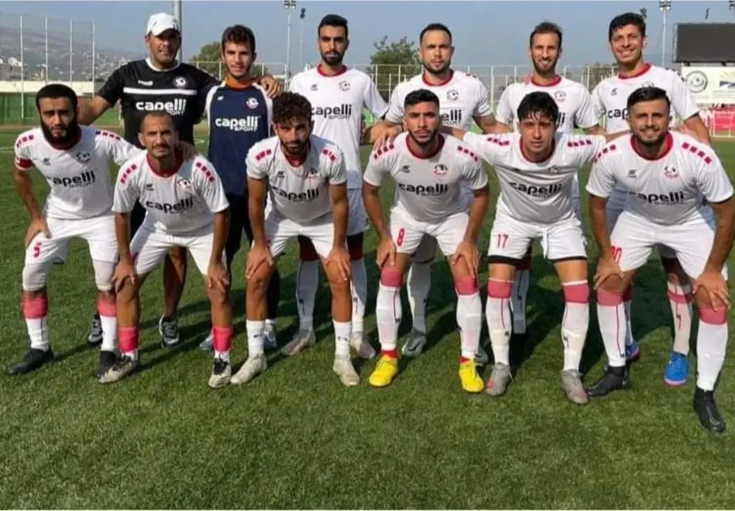 Capela (1º atrás à esquerda) com a sua equipa o Líbano