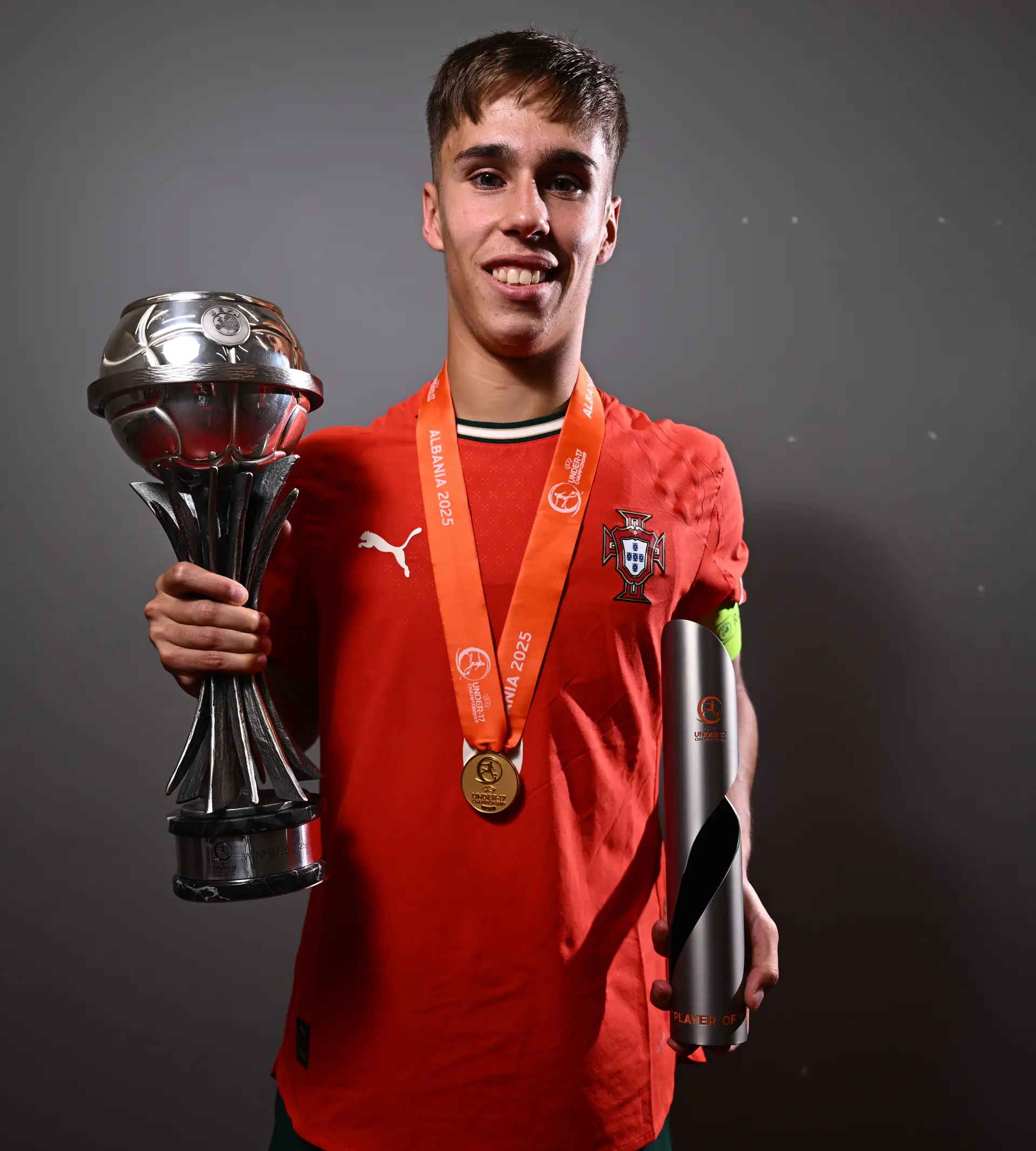 É fã de Palhinha e inspirava-se em Weigl: abram alas para o “presidente” Rafael Quintas, melhor jogador do Europeu sub-17
