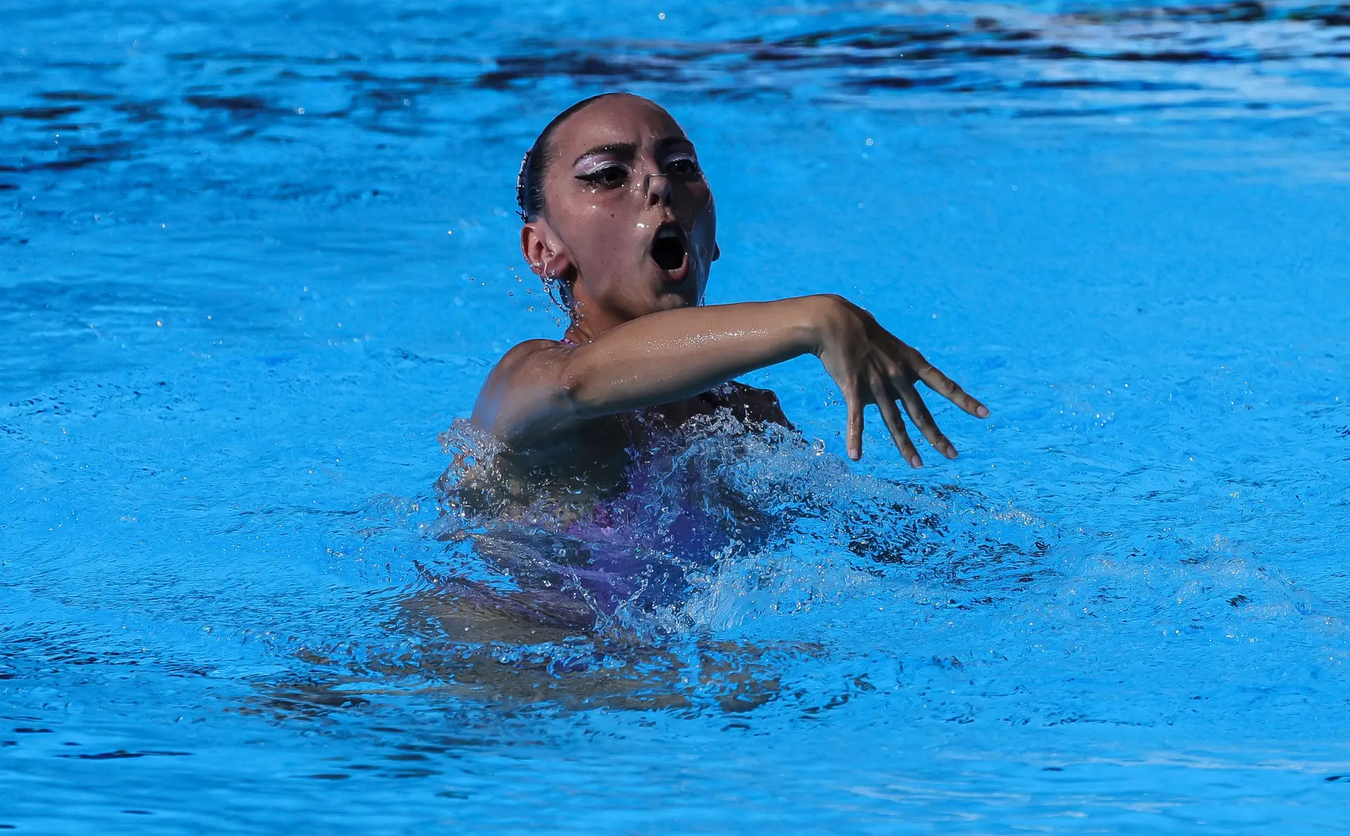Oito horas a trabalhar, oito horas a treinar, assim é a vida de Filipa Faria, a mais velha da seleção nos Europeus de natação artística