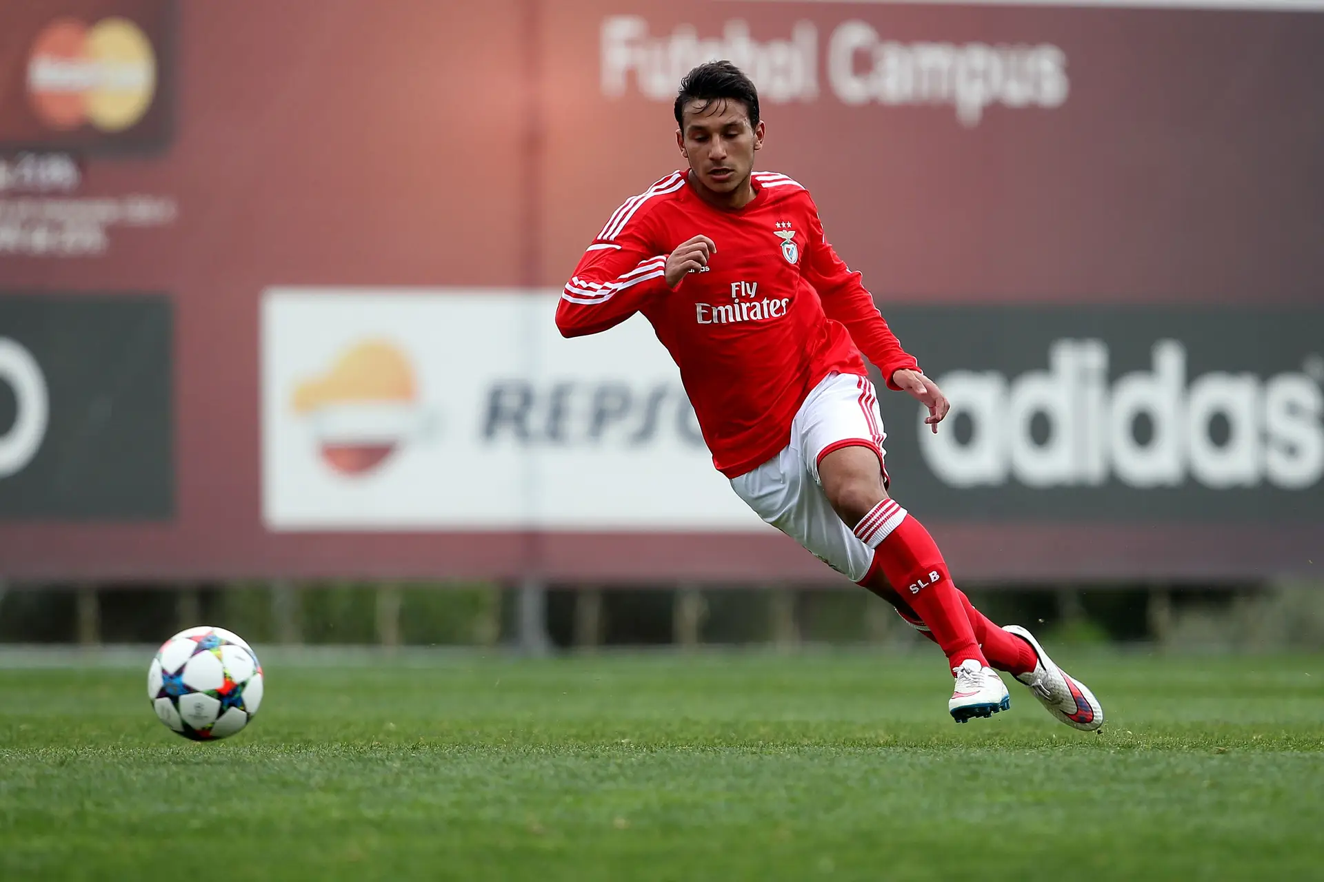 O médio fez toda a formação no Benfica
