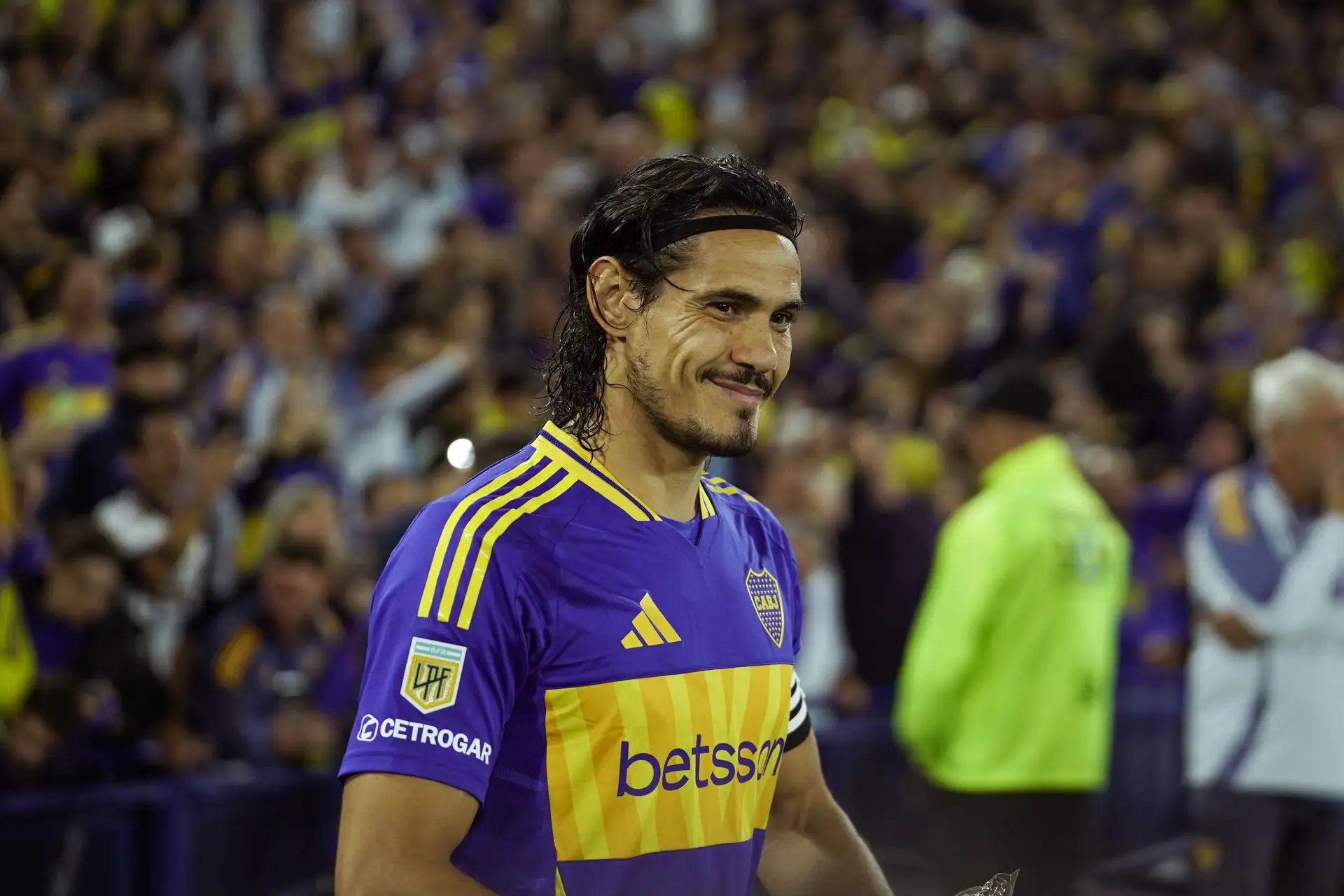 Cavani, o sebastiânico reforço do Benfica, quer ganhar o Mundial de Clubes e isso implica cruzar-se com os encarnados 