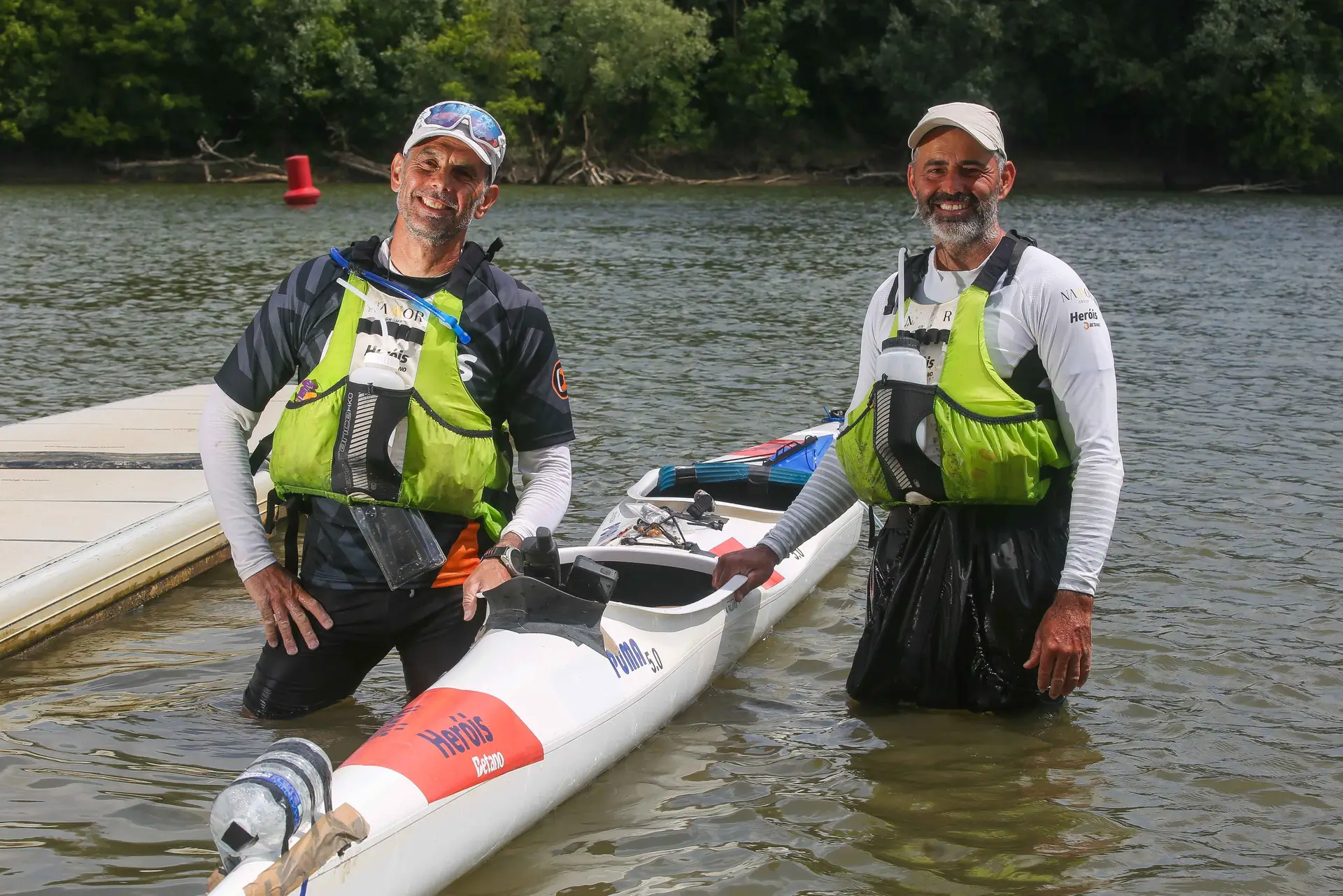 Vieram numa "nave espacial" e chamaram-lhes "extraterrestres": dupla de portugueses ganha a segunda maior ultramaratona de canoagem do mundo