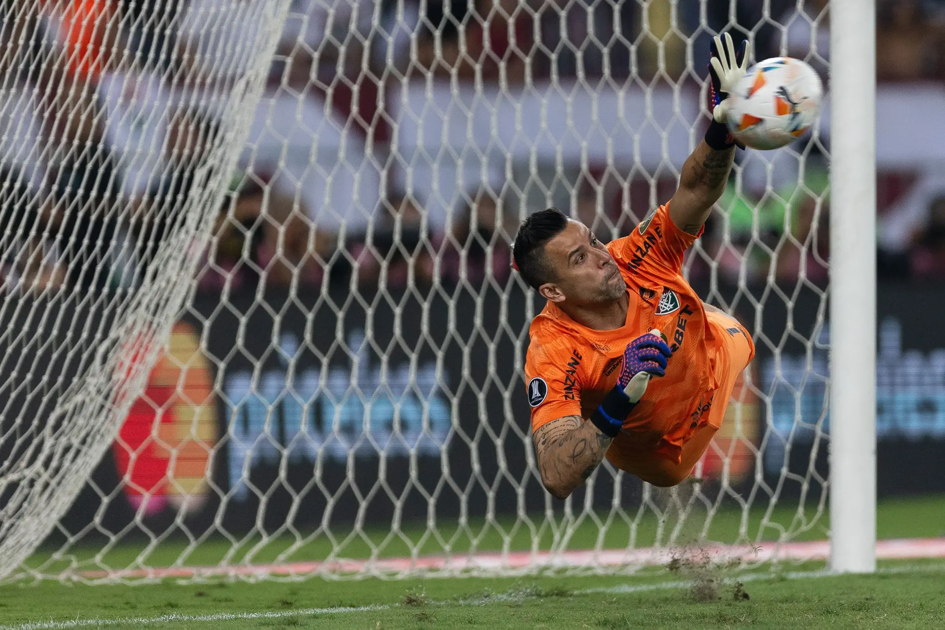 O jogador mais velho do Mundial de Clubes dorme pouco e não faz musculação - e já cheira o recorde de Peter Shilton