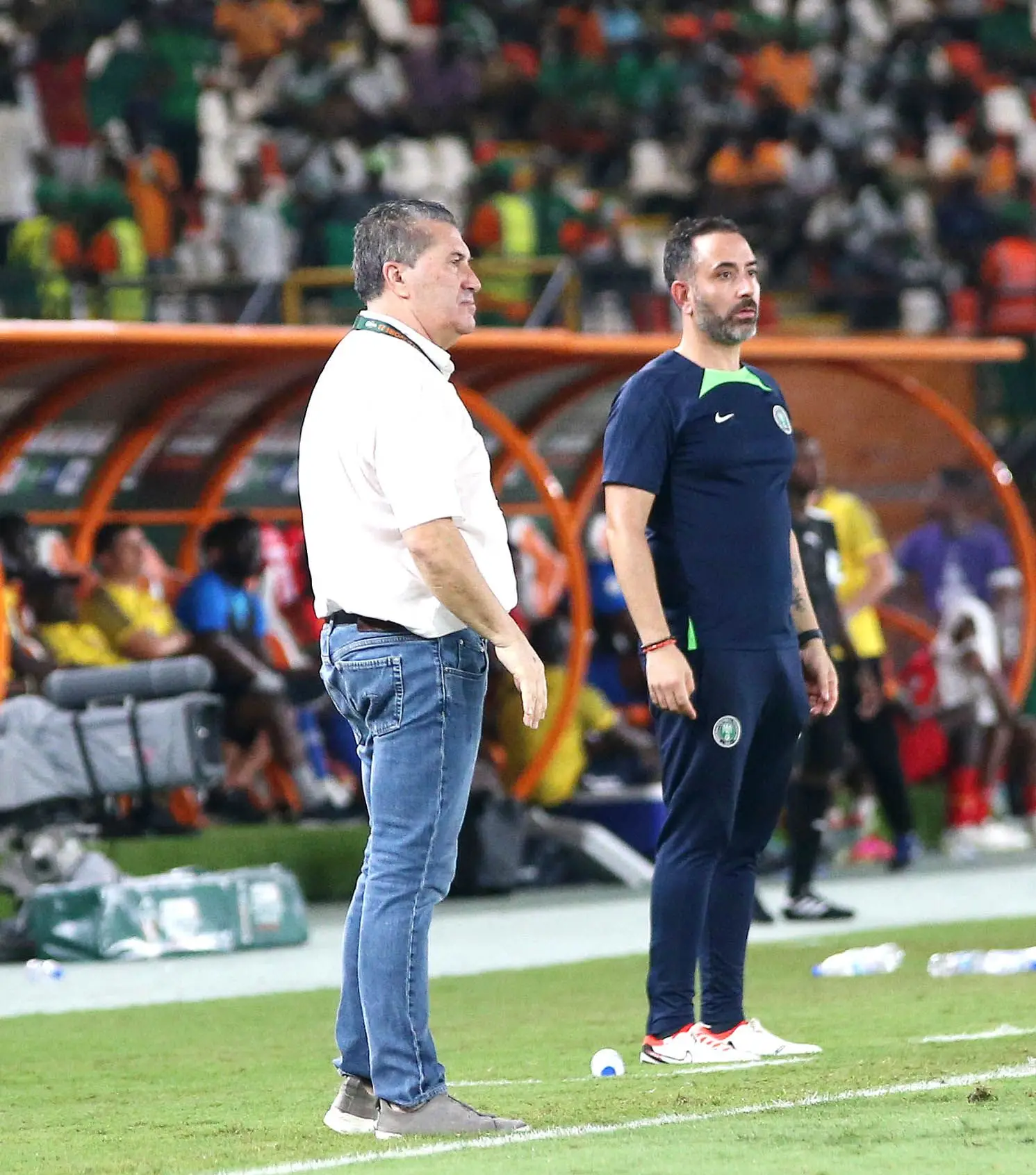 José Peseiro e Acácio Santos durante um jogo da Nigéria