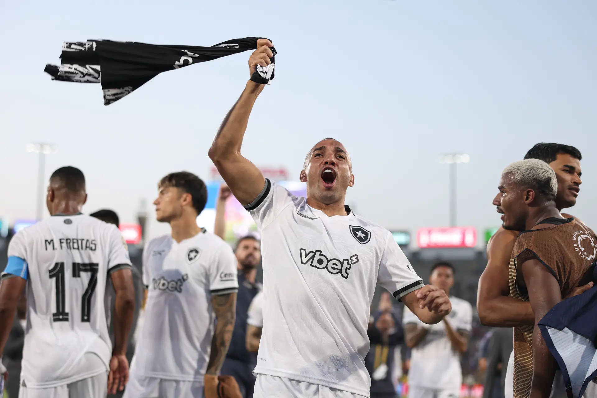 O Botafogo tirou o campeão europeu do pedestal e Renato Paiva deu uma festa ao cowboy anti-PSG
