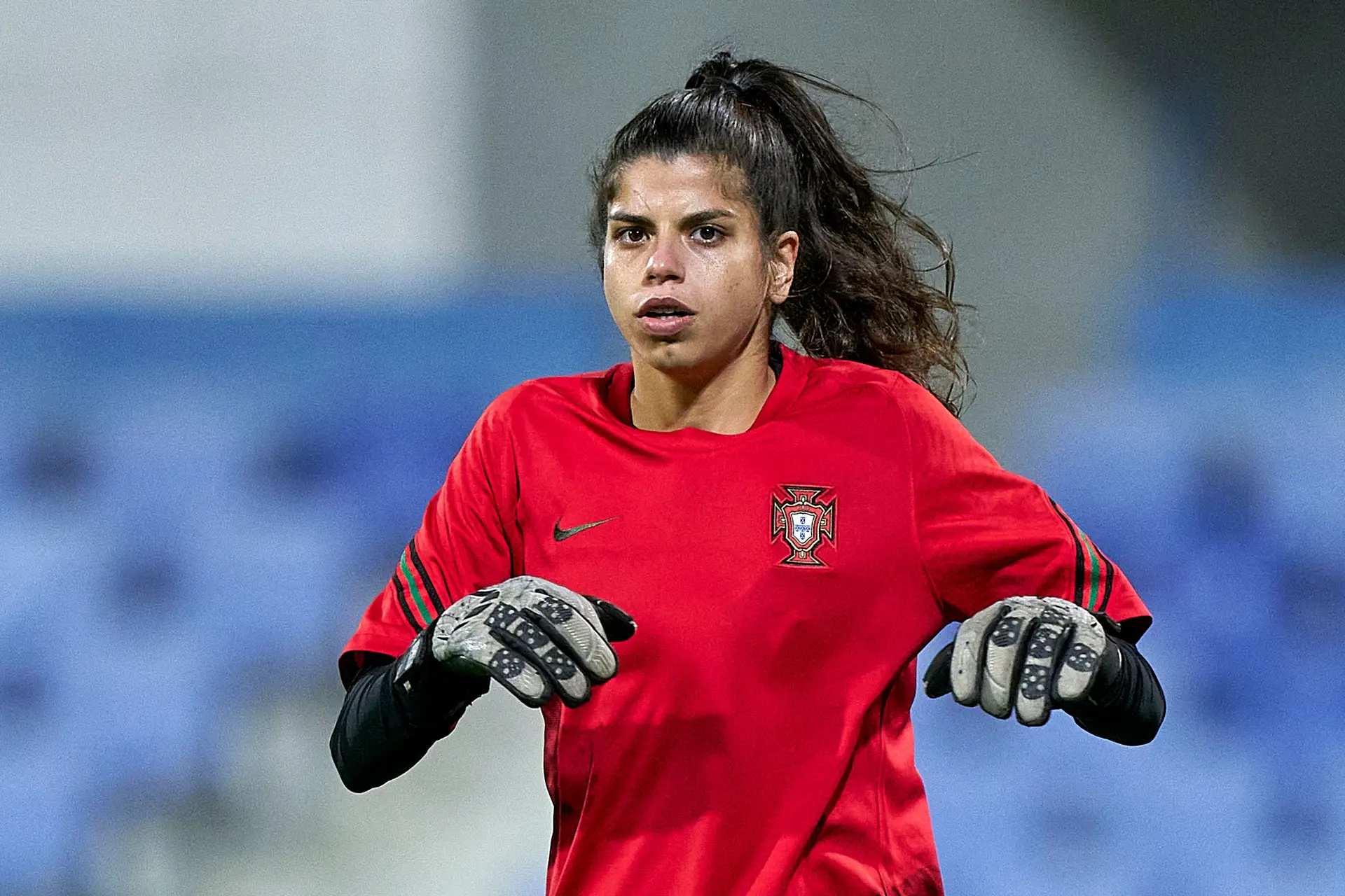 “A minha mãe faleceu quando eu tinha 12 anos. Praticamente não via o meu pai, ele trabalhava à noite. O futebol era o que nos ligava”