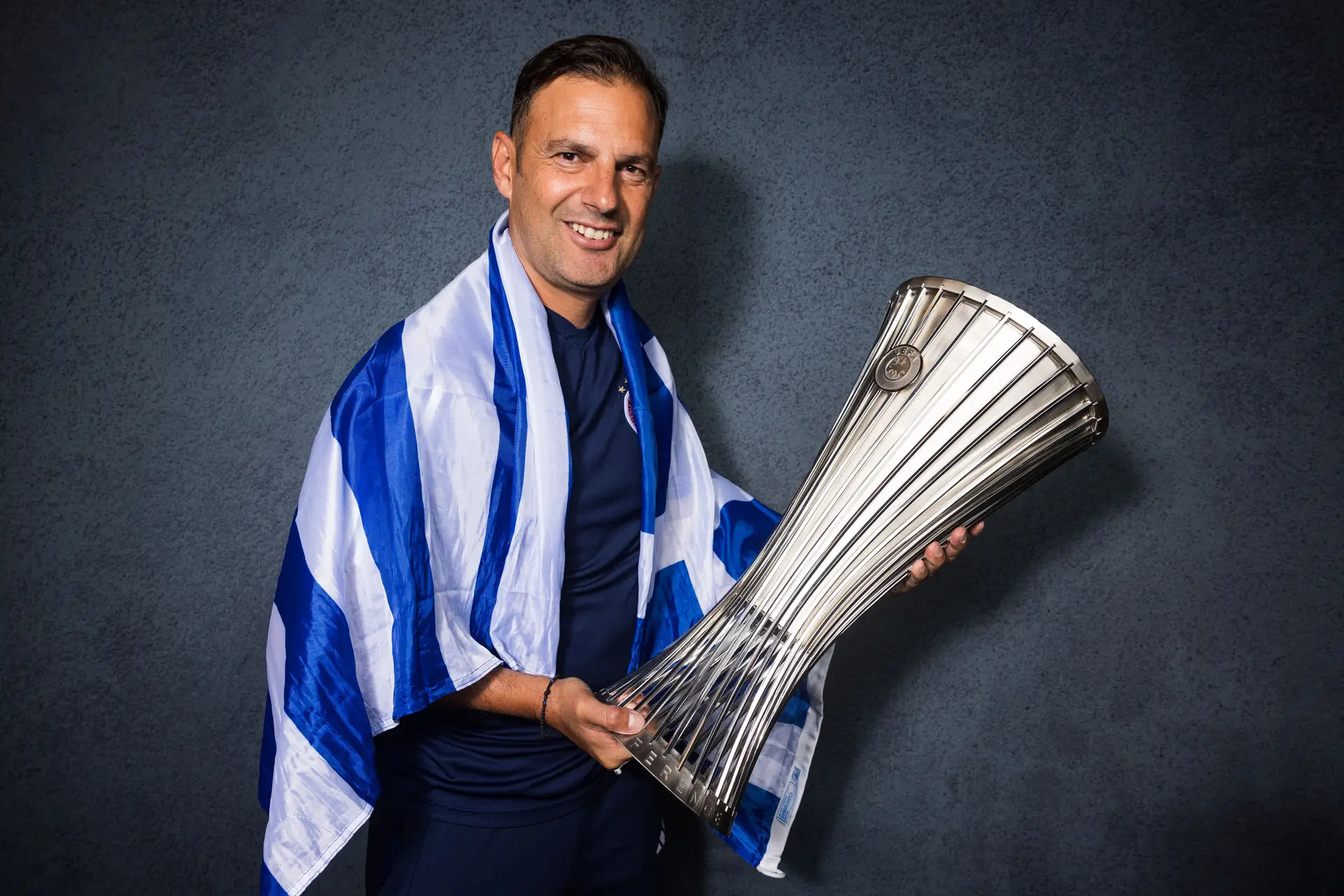 O novo treinador do Rio Ave é Sotiris Silaidopoulos, ex-adjunto do Olympiacos (a explicação estará no dono de ambos os clubes)