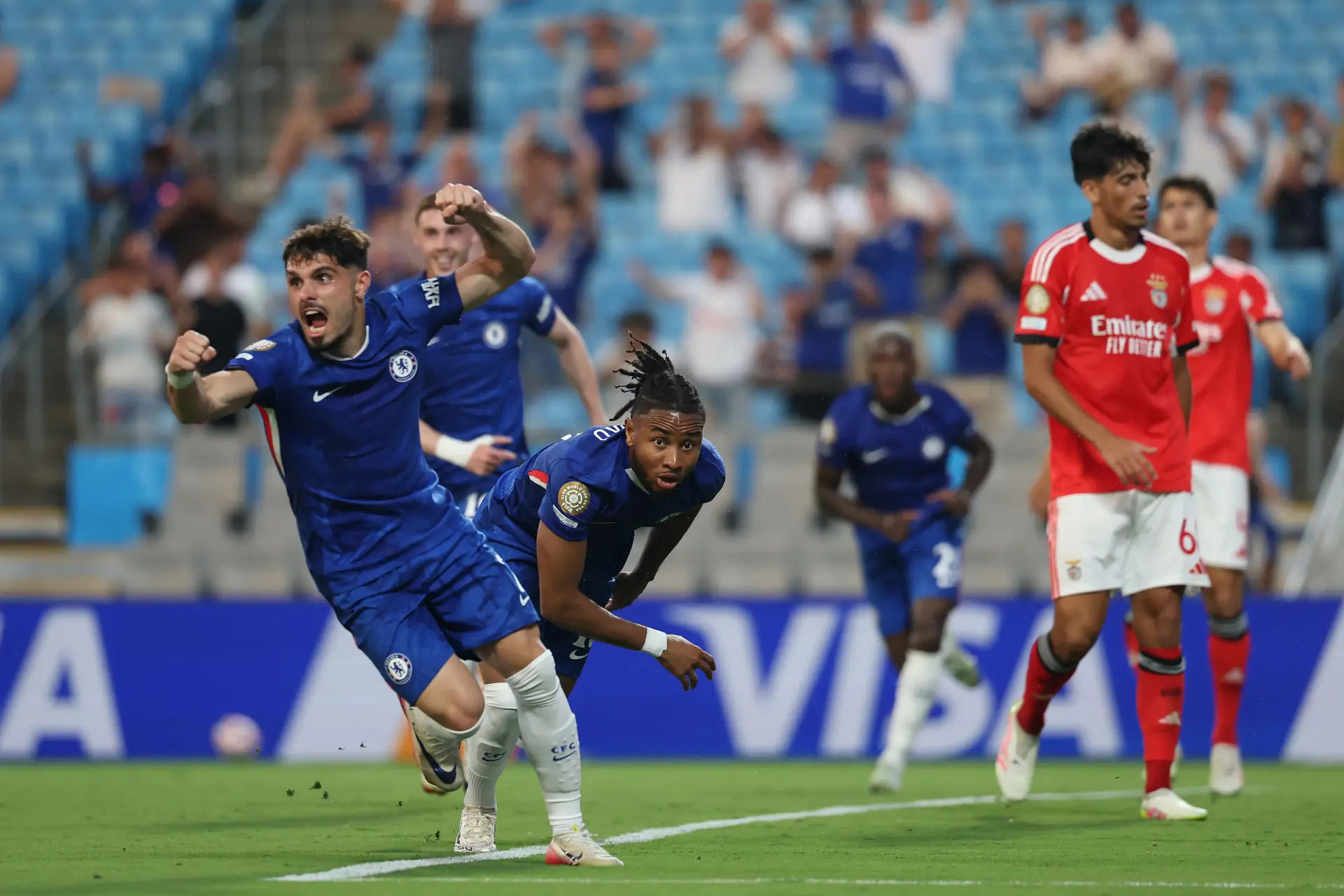 Depois da tempestade veio a esperança, mas o Benfica saiu eliminado do jogo eterno