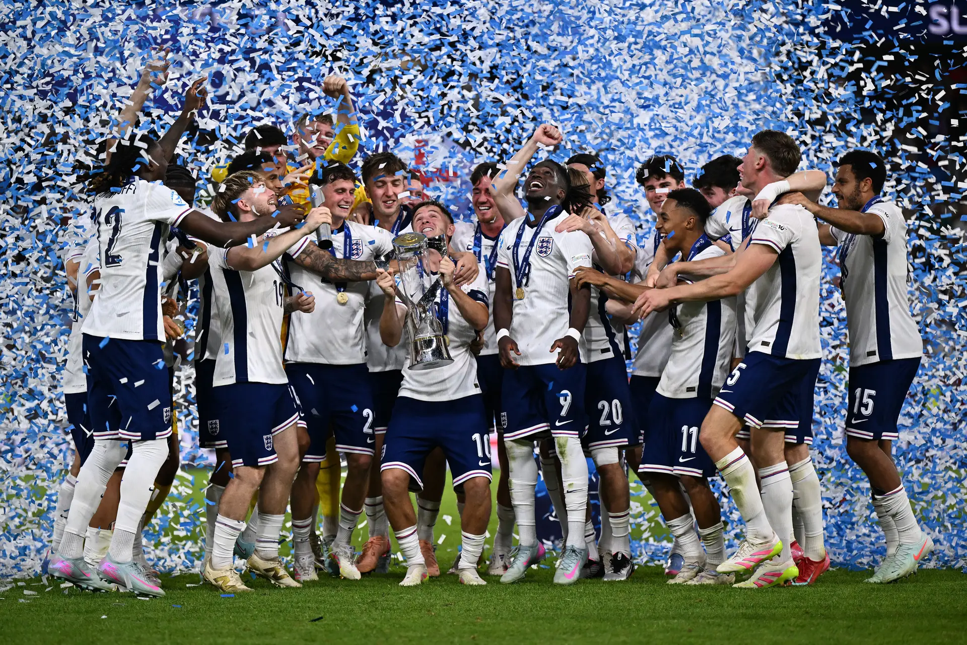 Inglaterra bate Alemanha e repete título no Europeu sub-21