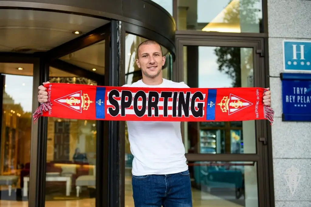 Em 2018/19, André foi emprestado ao Sporting de Gijón pelo Belenenses