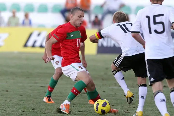 O médio durante um jogo amigável da seleção Sub 21