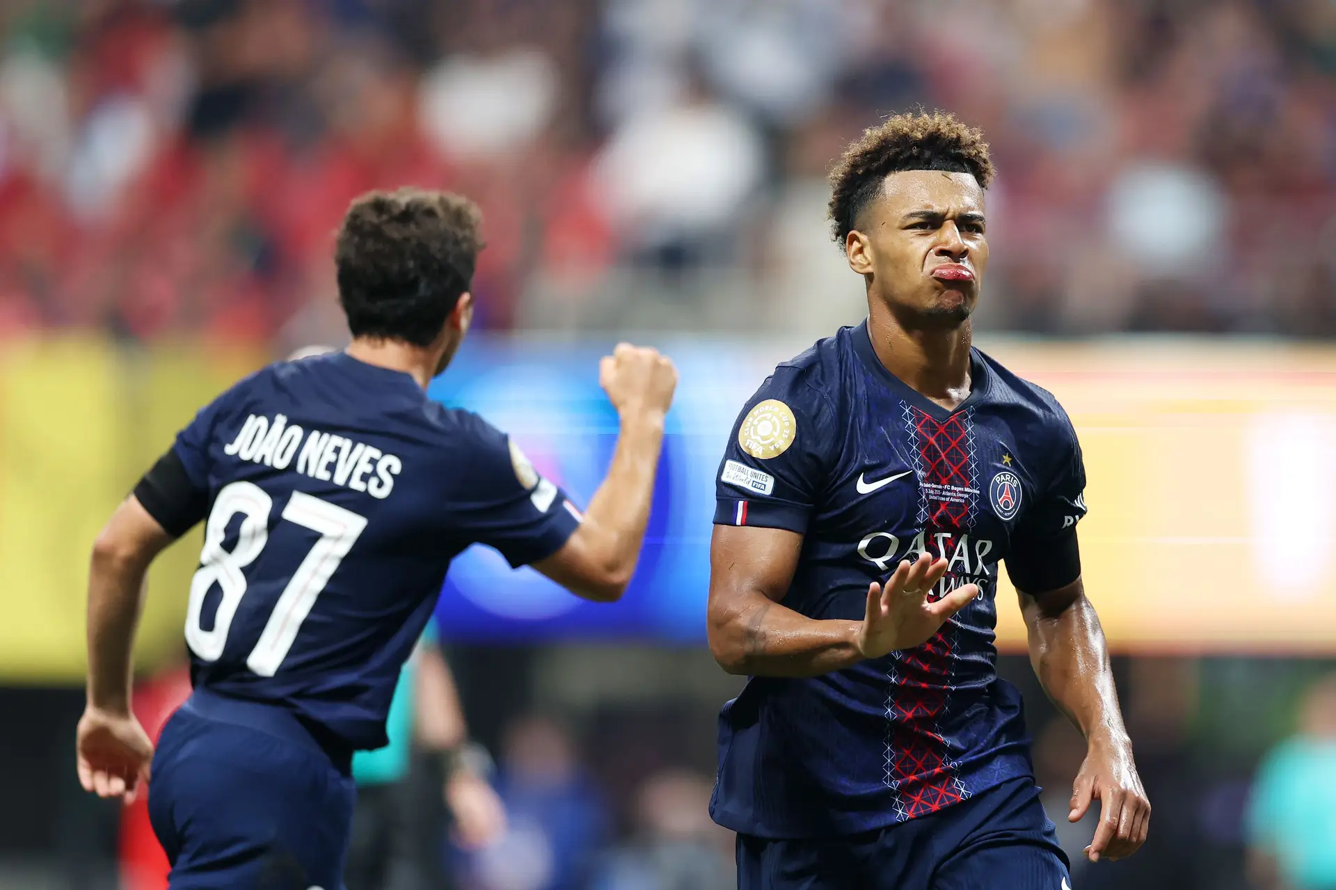 Sem mandar, nem controlar, o PSG saiu vivo de um jogo de entretenimento puro