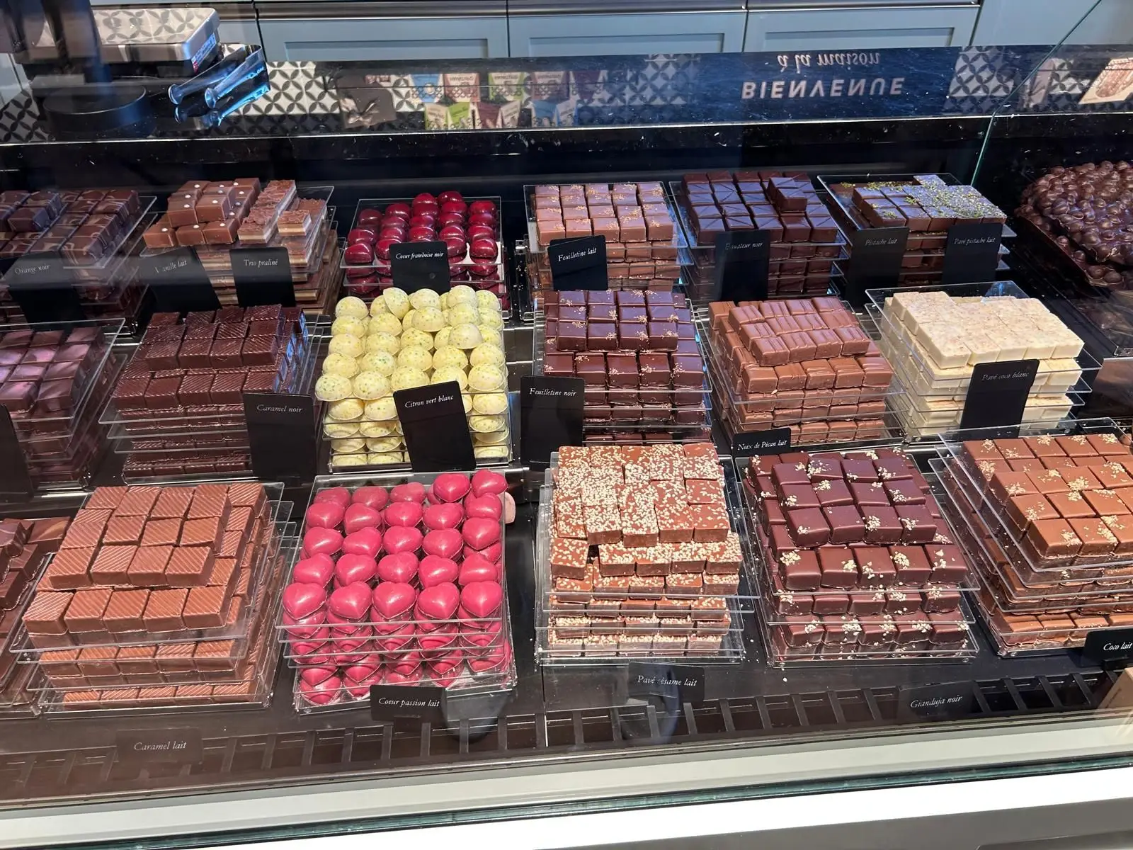 O chocolate suíço está numa crise que afeta o preço, mas não o sabor