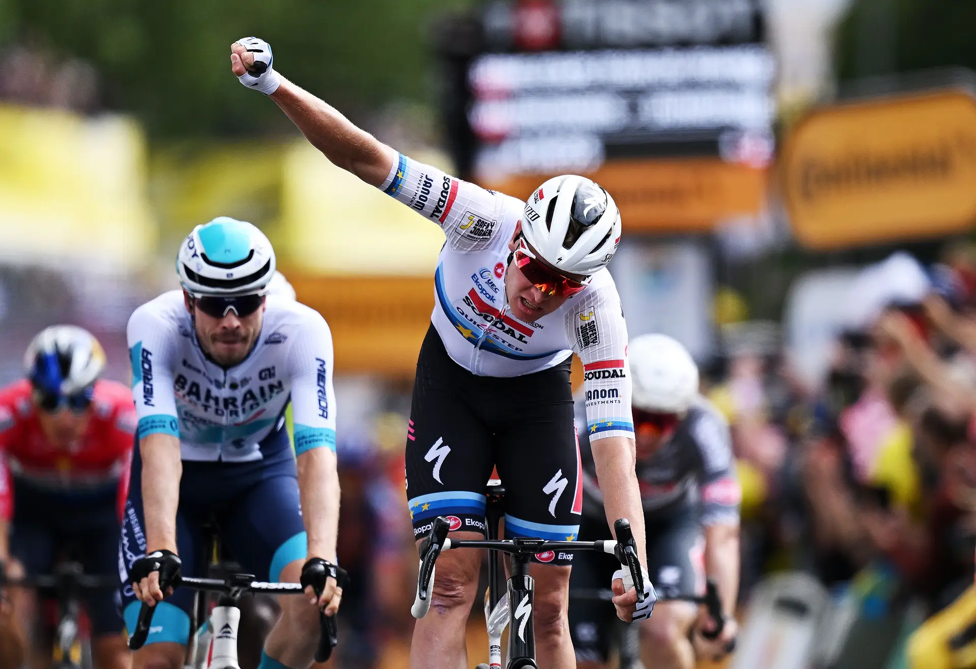 Na etapa mais monótona, o Tour de France perdeu Philipsen e viu Merlier triunfar entre as quedas