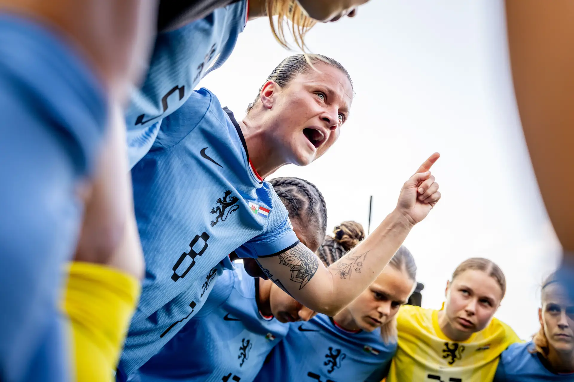 Sai outro jogo para Sherida Spitse, a futebolista europeia mais internacional de sempre que puxa os padrões bem cá para cima