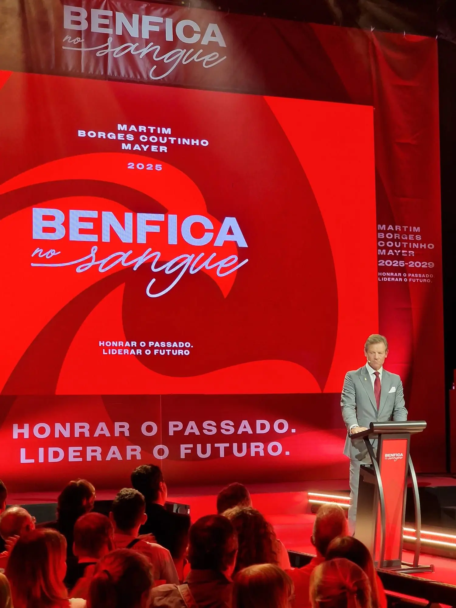 Apresentou-se mais um candidato às eleições do Benfica. E Martim Mayer não concorda com Rui Costa em relação aos direitos televisivos