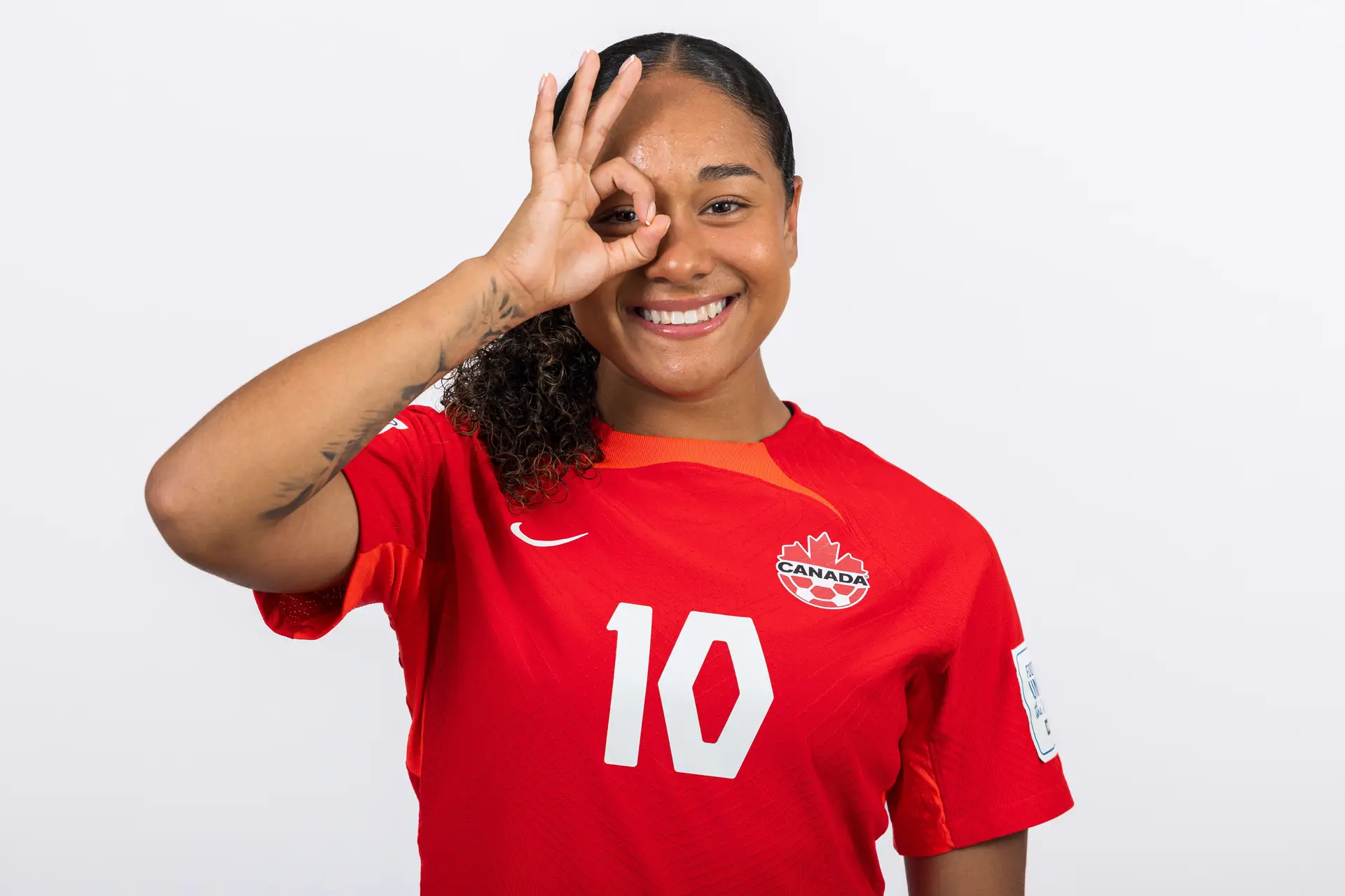 Com apenas 15 anos, Olivia Smith tornou-se na jogadora mais jovem de sempre a representar a seleção A do Canadá