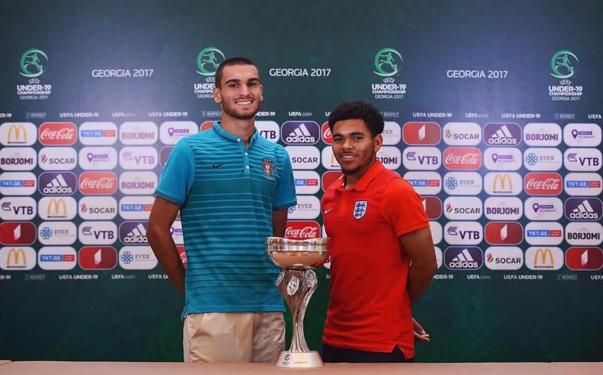 Rui antes da final do Euro Sub19, que Portugal disputou com aInglaterra. O médio era o capitão da seleção