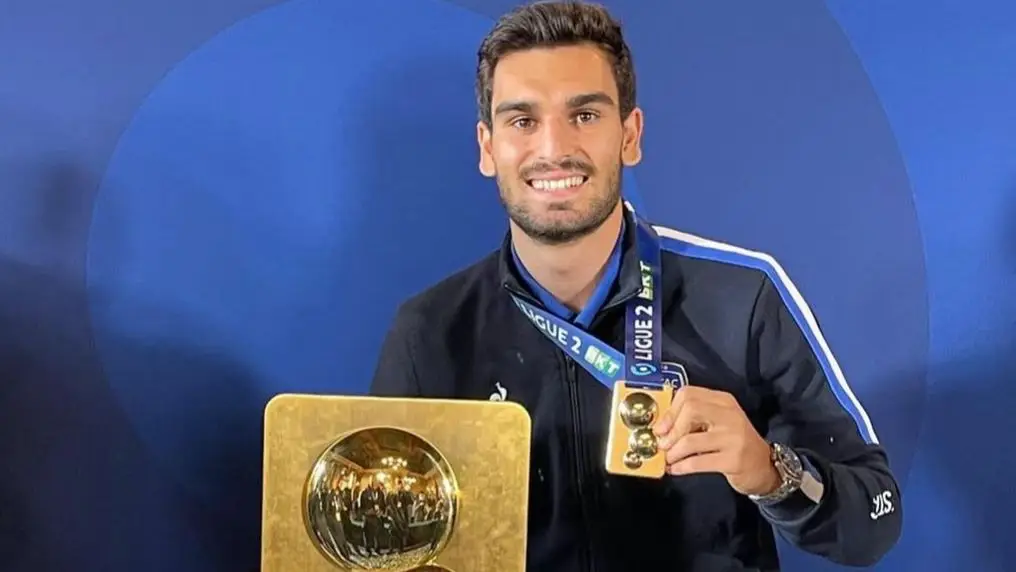“Tive um colega, jogador da seleção de Singapura, que passou 15 dias preso, sozinho, só com um livro, porque faltou ao serviço militar”