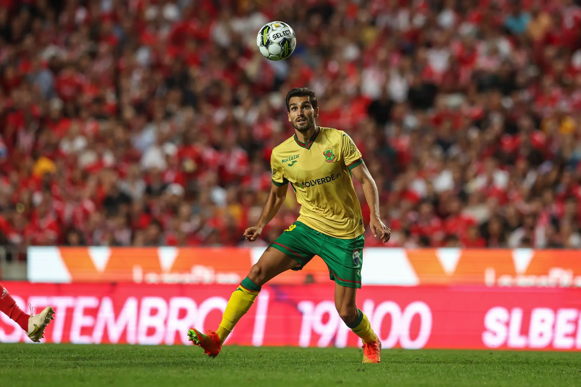 Na época 2021/22, o médio regressou a Portugal para jogar no Paços de Ferreira