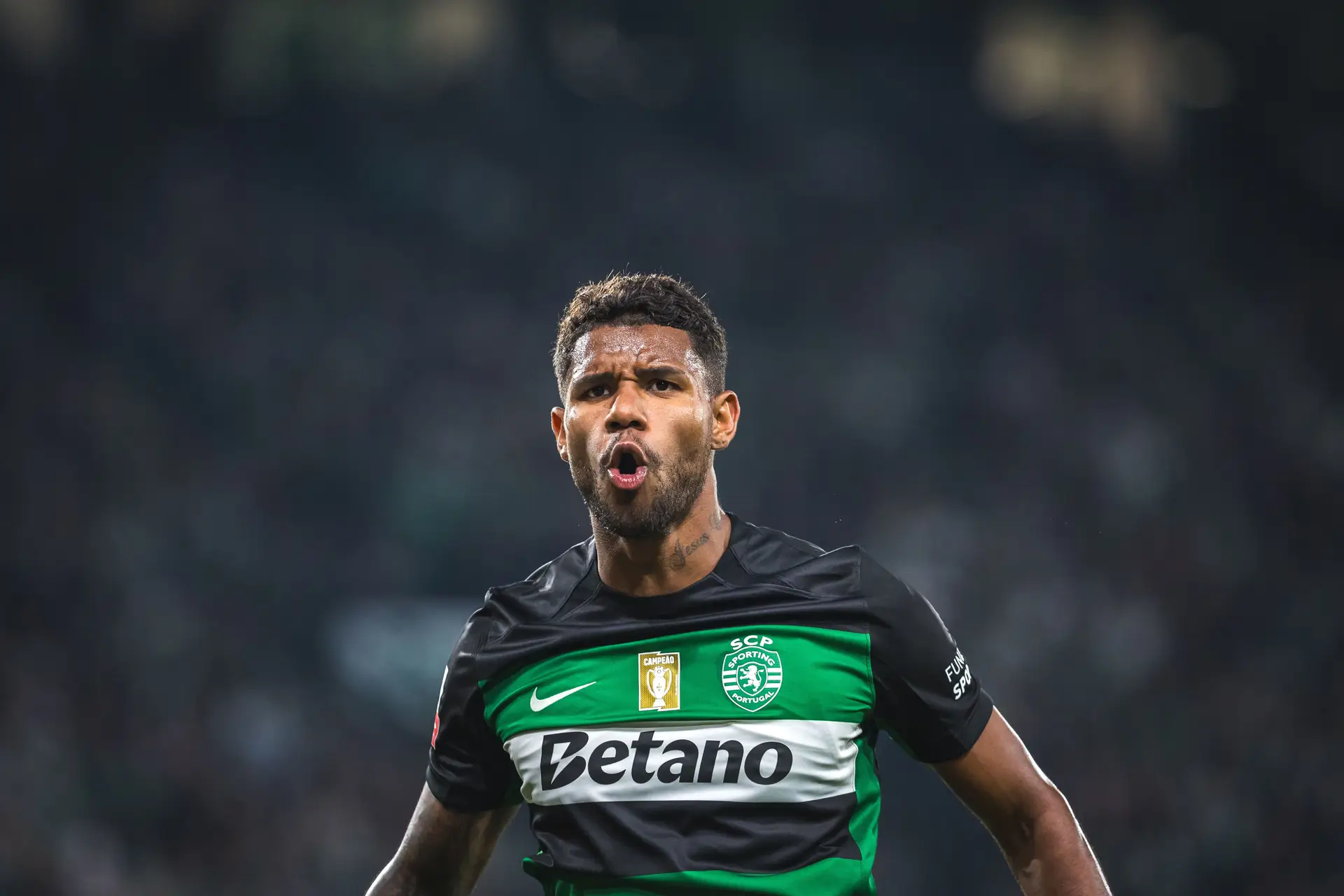 Pisão a Belotti vale cinco jogos de suspensão a Matheus Reis, do Sporting