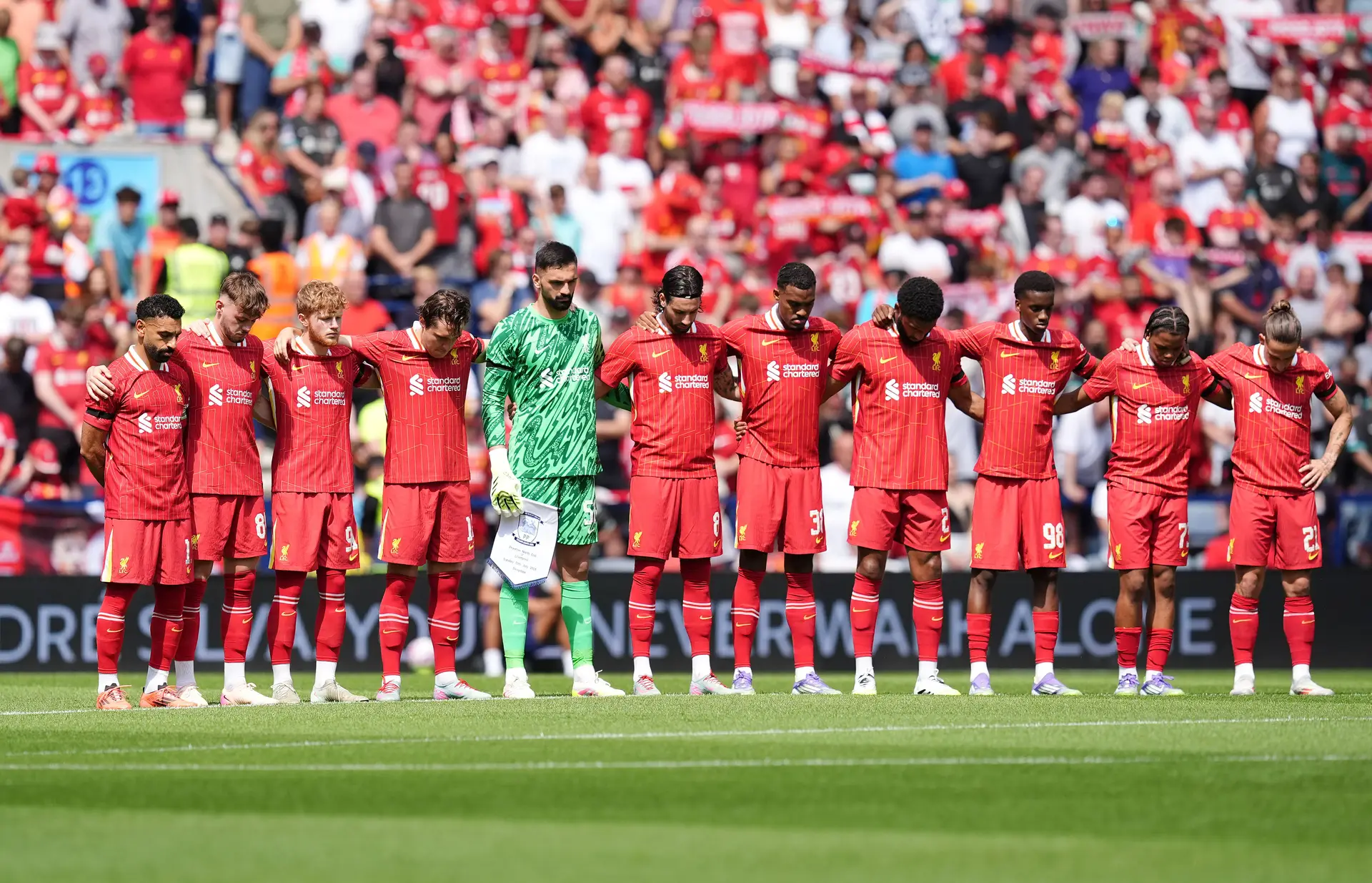 📸 Liverpool homenageia Diogo Jota no primeiro jogo da pré-época