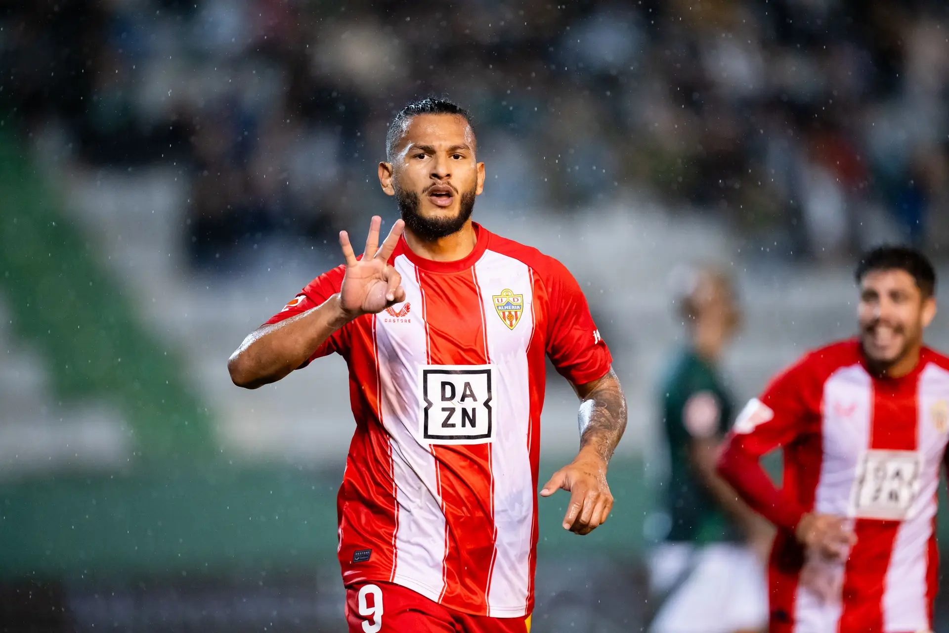 Com Gyökeres a caminho de Londres, o futuro do Sporting é Luis Suárez. O que diferencia os dois avançados? 