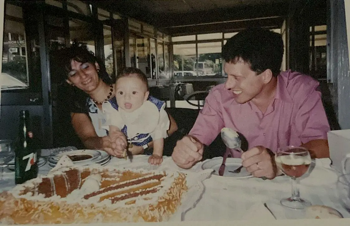 Com os pais