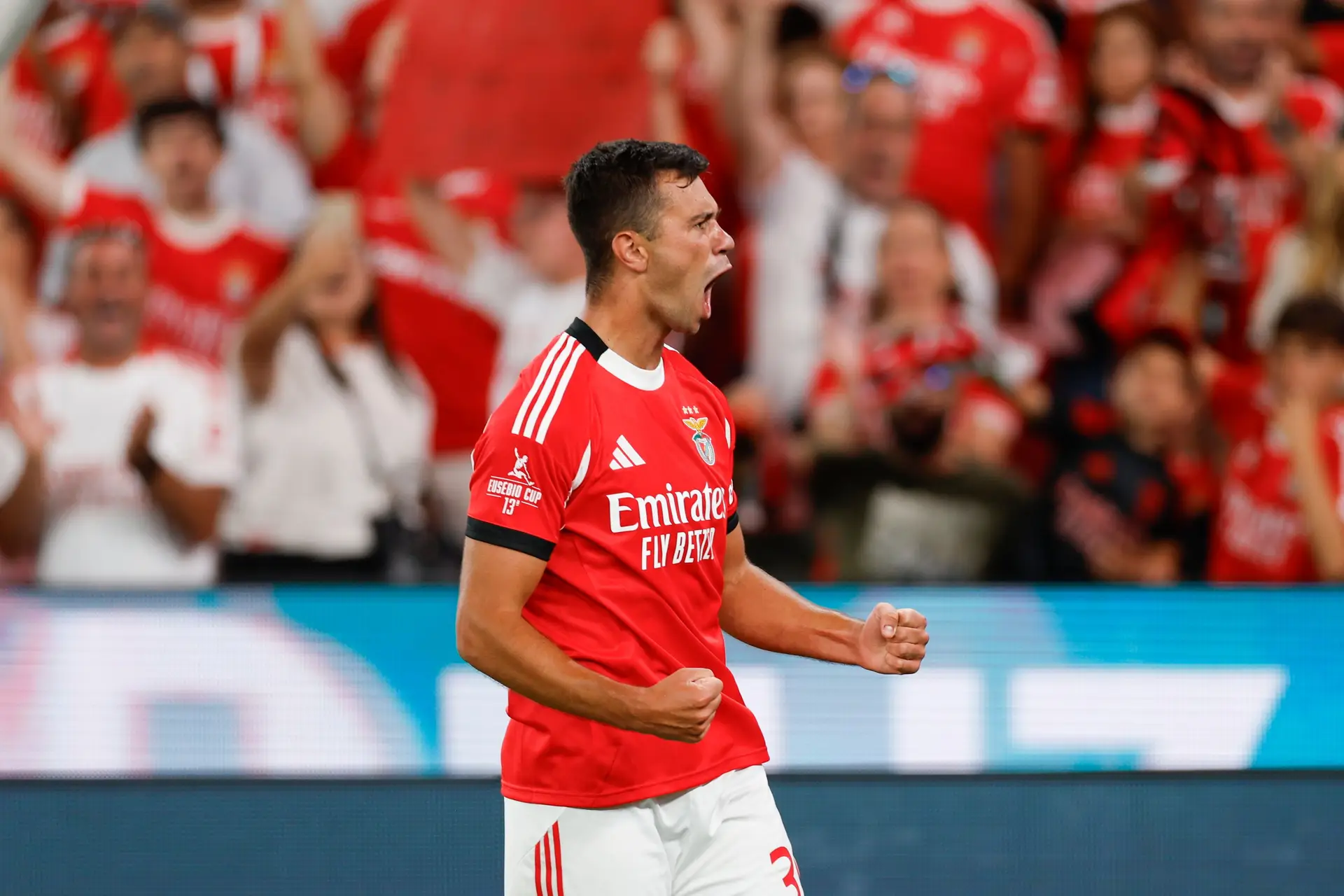 O novo Benfica mudou a face sem ser (para já) muito diferente do velho Benfica