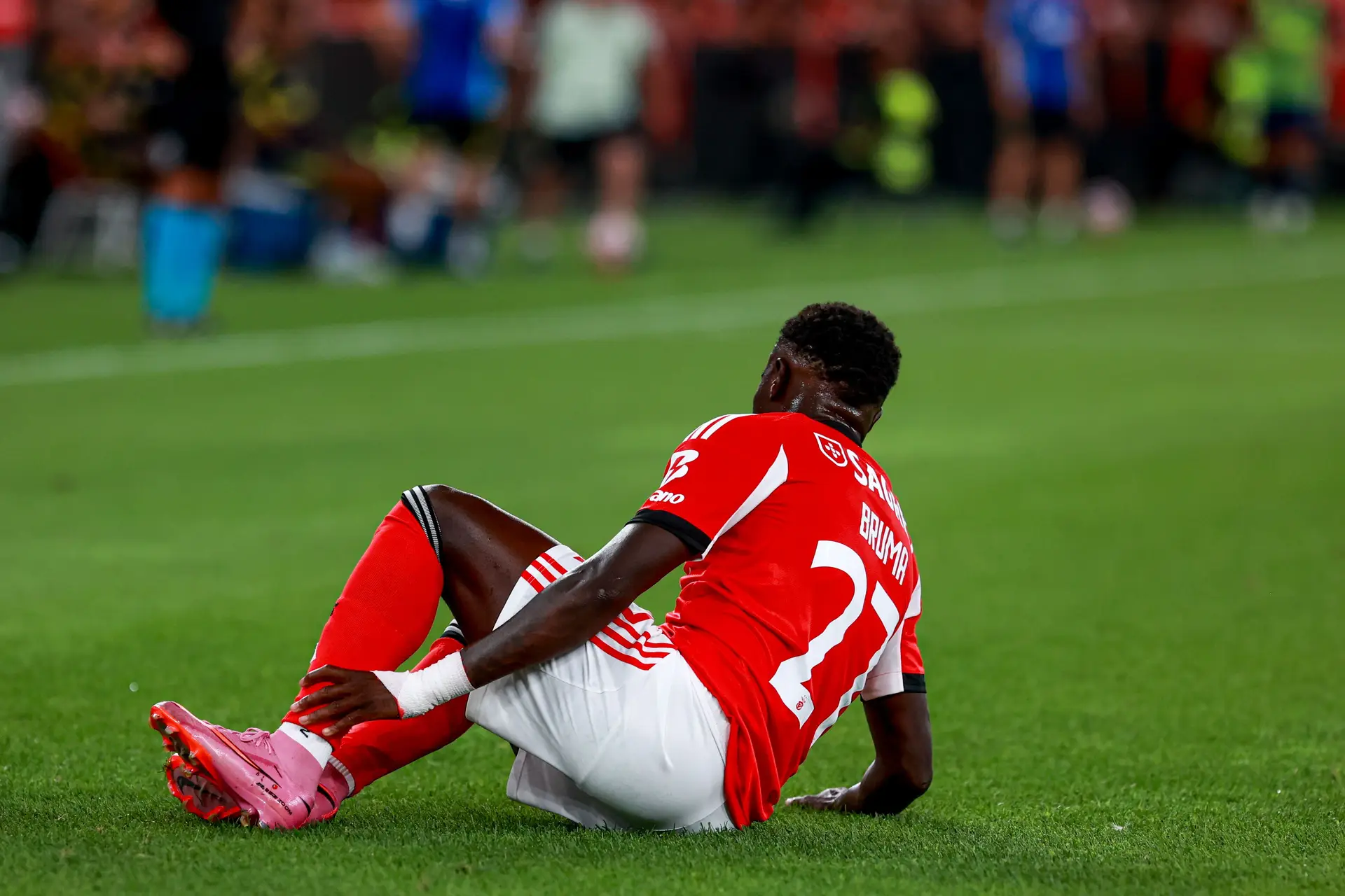 Bruma sofreu rotura completa do tendão de Aquiles e será baixa prolongada no Benfica