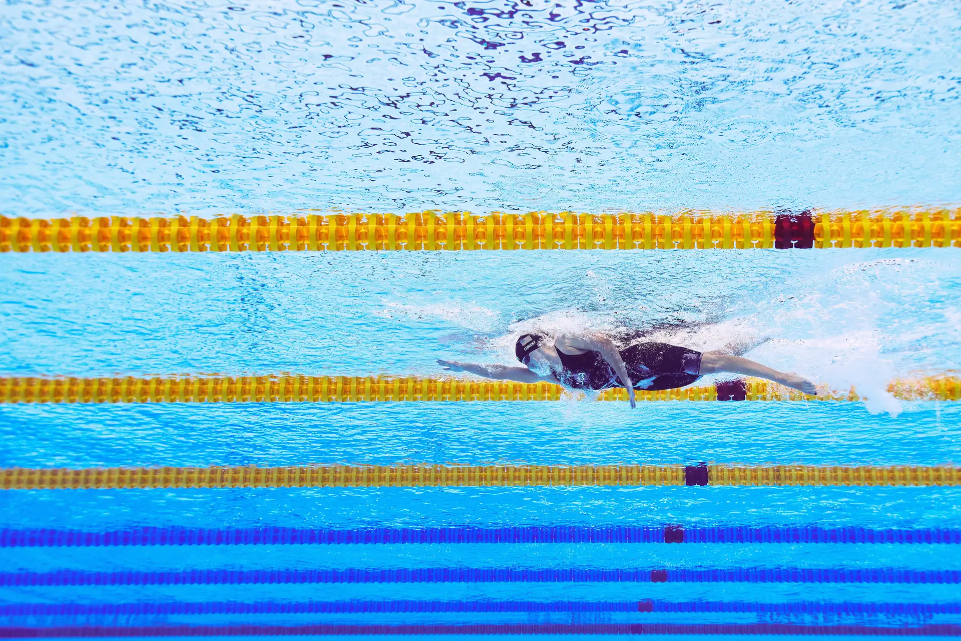 Não há prova mais solitária do que uns 1500 metros livres com Katie Ledecky, que agarrou o seu sexto ouro mundial na distância