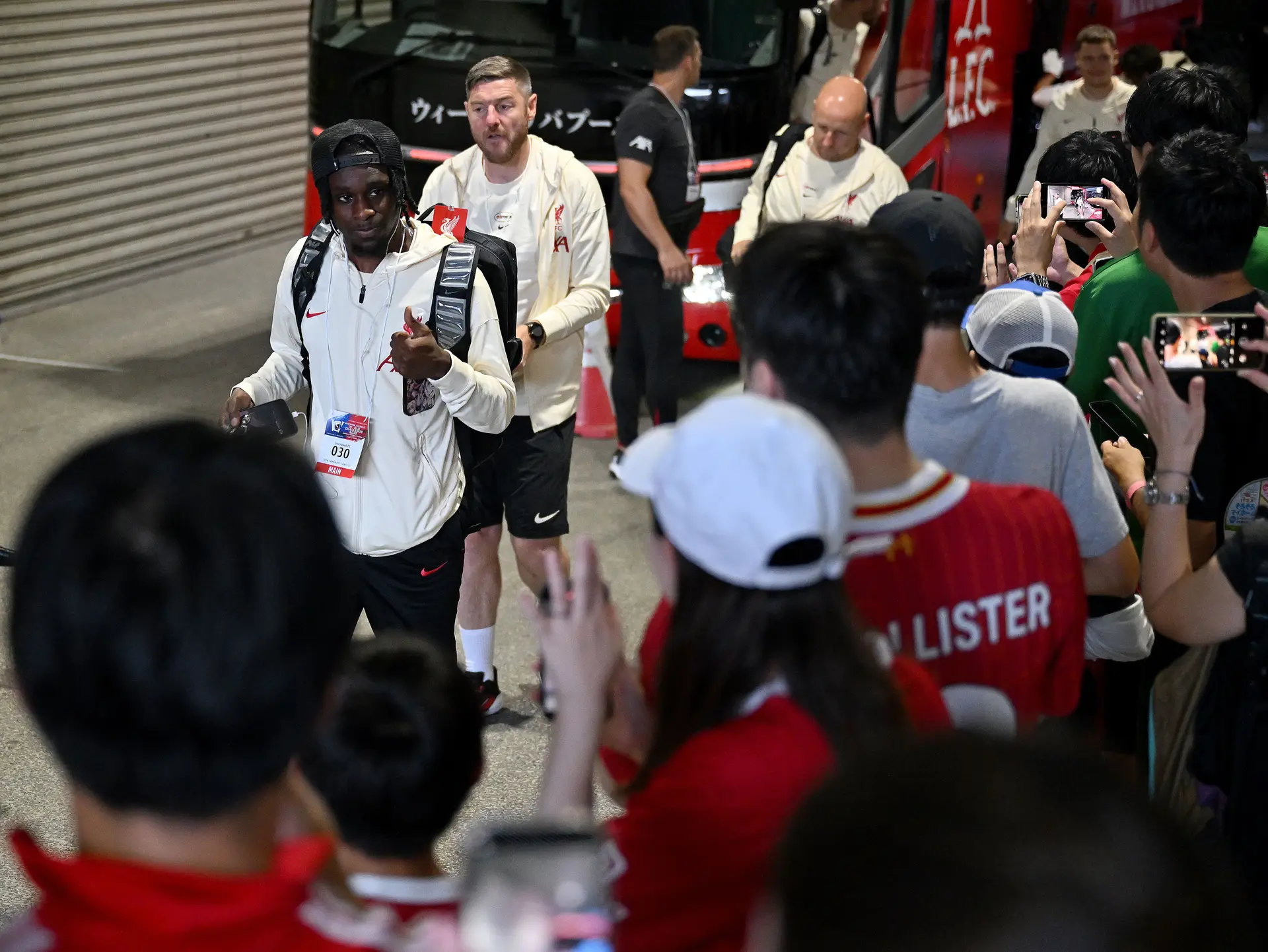 Liverpool mantém jogo amigável com Yokohama no Japão: alerta de tsunami após sismo de 8,8 não abala o plano das duas equipas