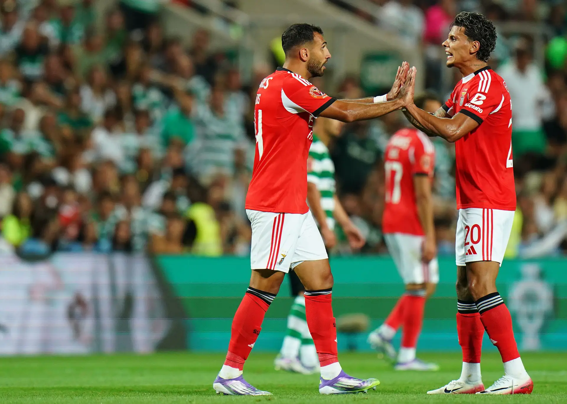 No meio de tantas caras novas, foi o “velho” Pavlidis a dar a Supertaça ao Benfica