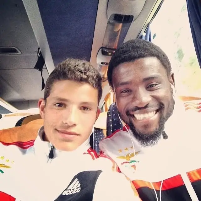 Rafael com Estrela, no autocarro do Benfica
