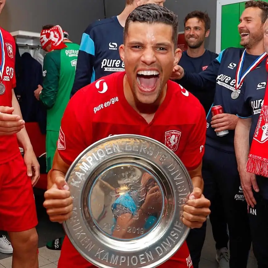 A festejar a subida à I Liga da Holanda com o FC Twente