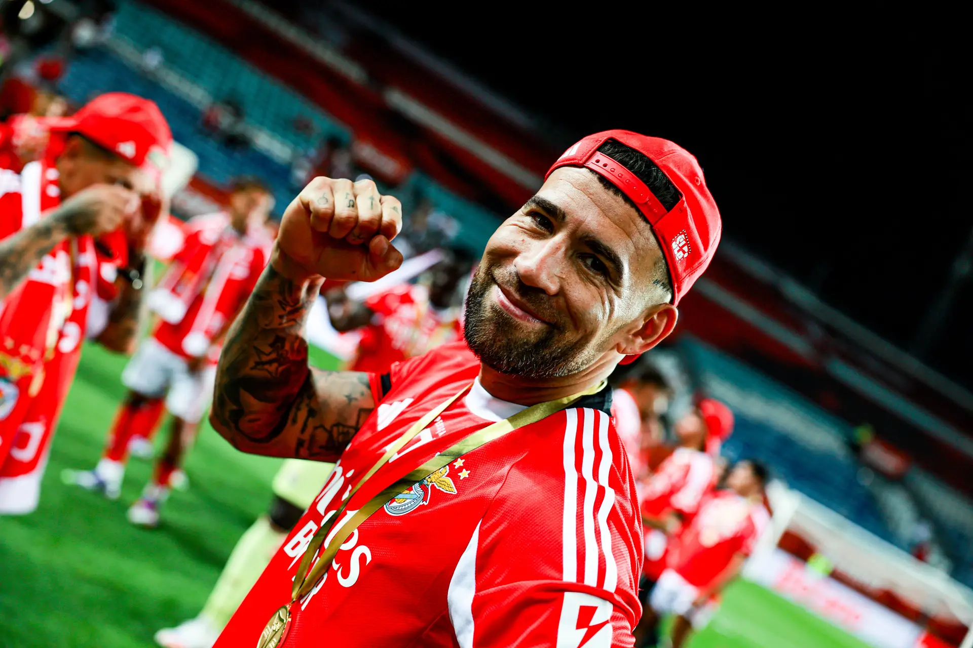 O Benfica já sabe com quem se pode cruzar na última barreira para entrar na Champions: o Fenerbahçe de Mourinho ou o Feyenoord