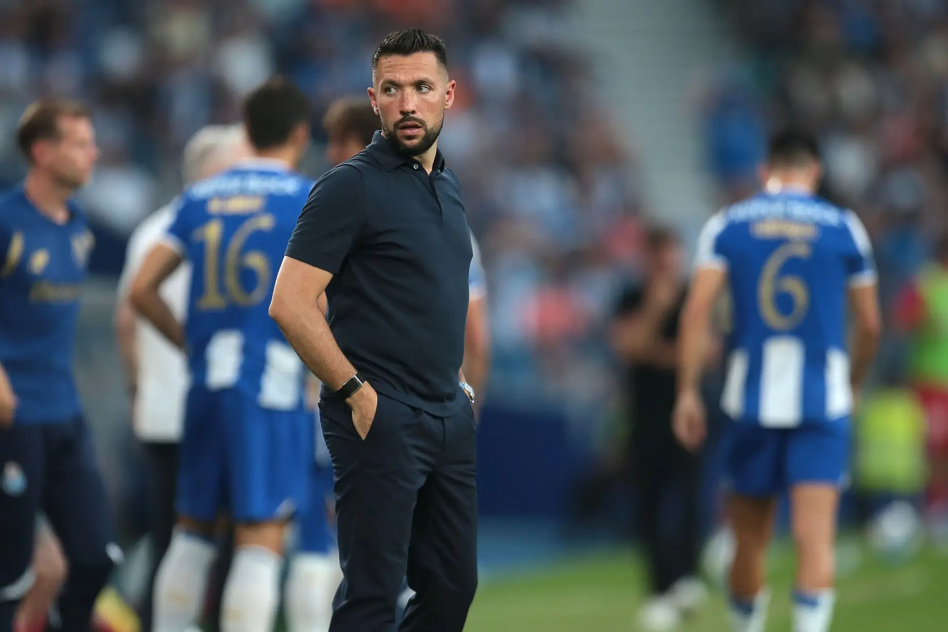 Farioli diz que o FC Porto vai honrar Jorge Costa: “Vamos sempre lembrar-nos dele sentado ali e, de alguma forma, sinto que ele continua lá”