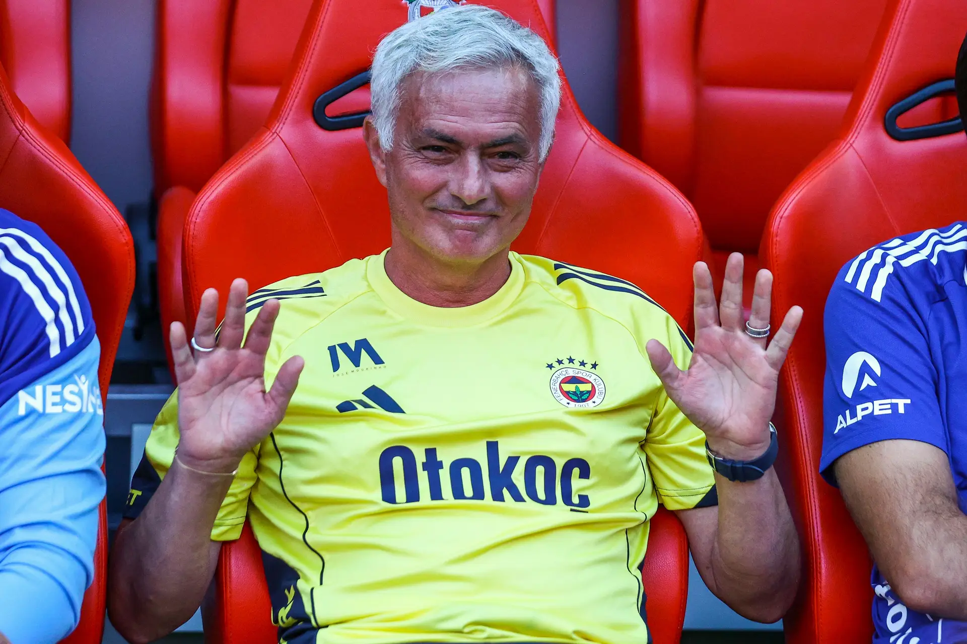 Vem aí um jogo contra o Benfica e Mourinho já o começou a jogar