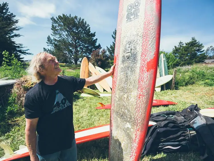 Morreu o ‘Daily Wavester’, homem que surfou, todos os dias, durante mais de 40 anos