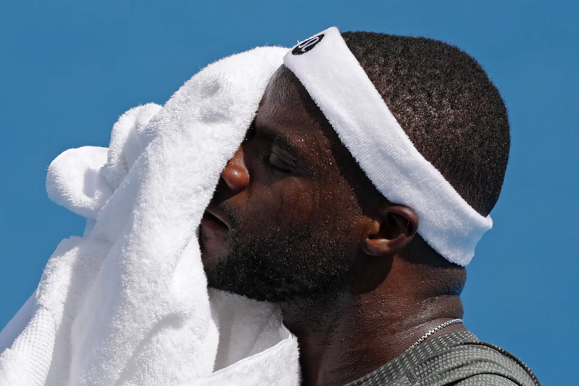Tiafoe tenta refrescar-se durante um encontro em Cincinnati