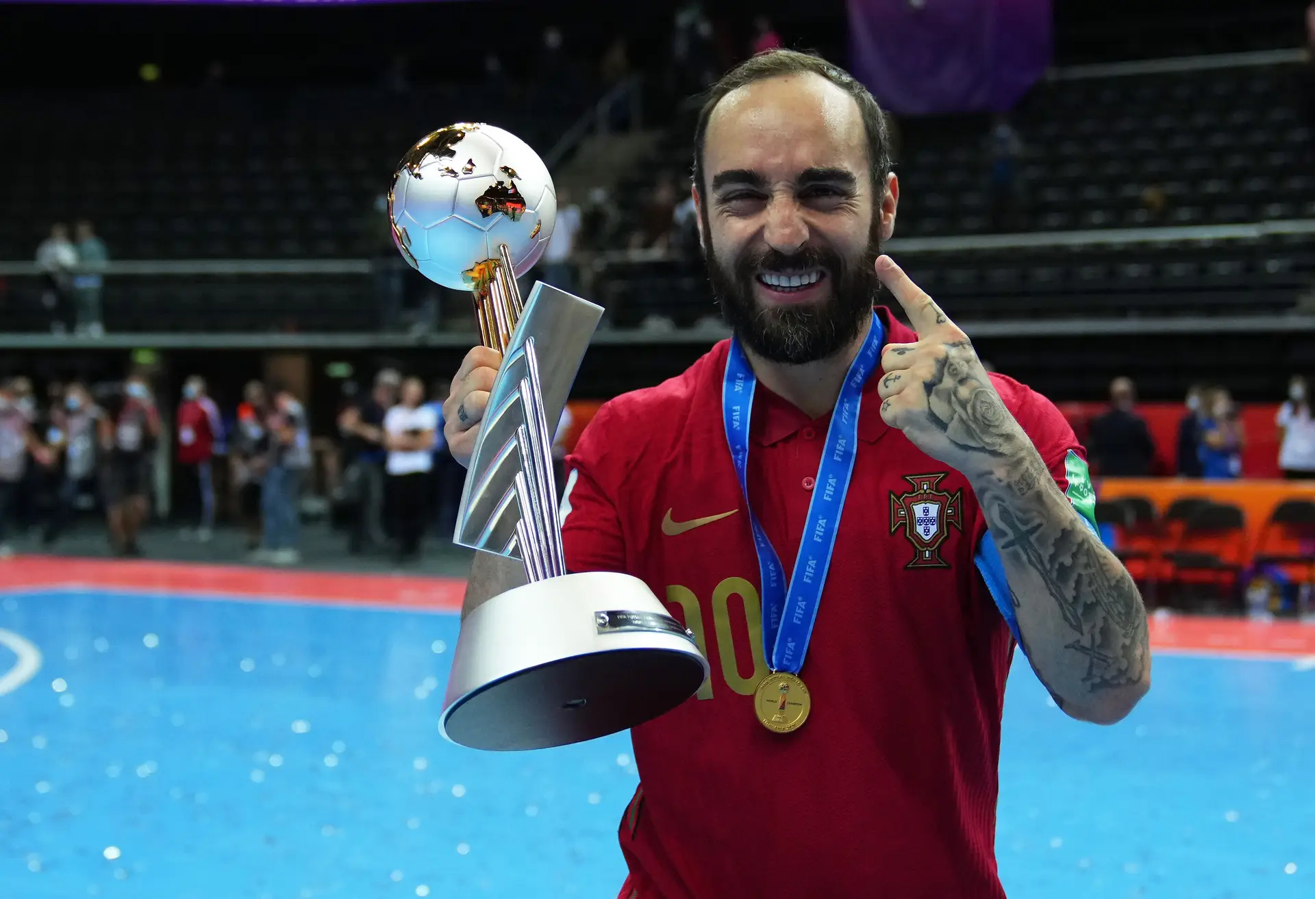 Ricardinho, o mágico do futsal, arrumou a varinha: “A partir de hoje passo a ser uma lenda”