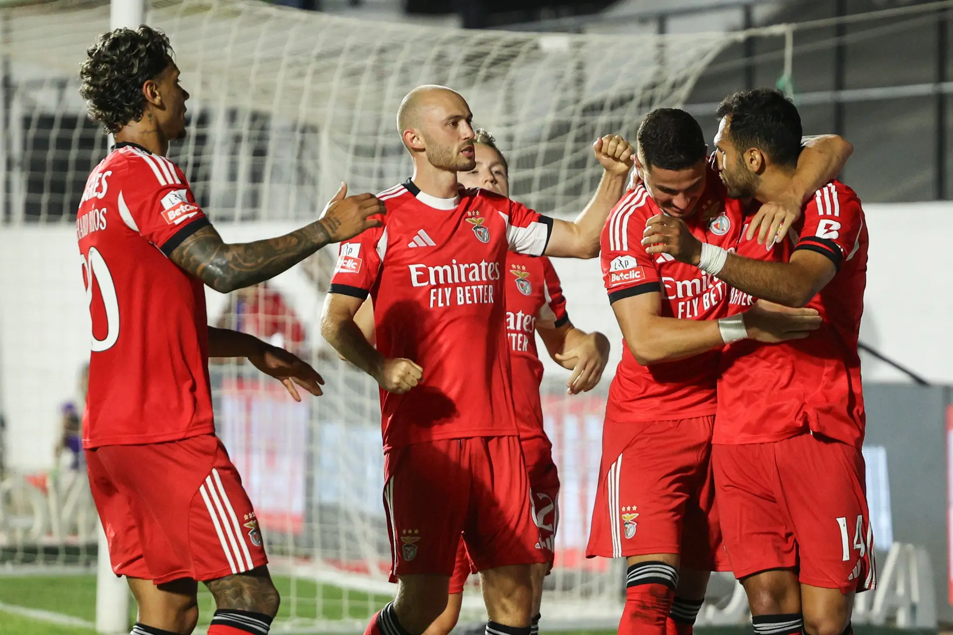 O Benfica foi à Amadora sobreviver às armadilhas do Estrela