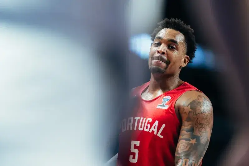Travante Williams, o ultra competitivo poço de carisma que veio do Alasca com atitude à Hulk Hogan para a seleção nacional