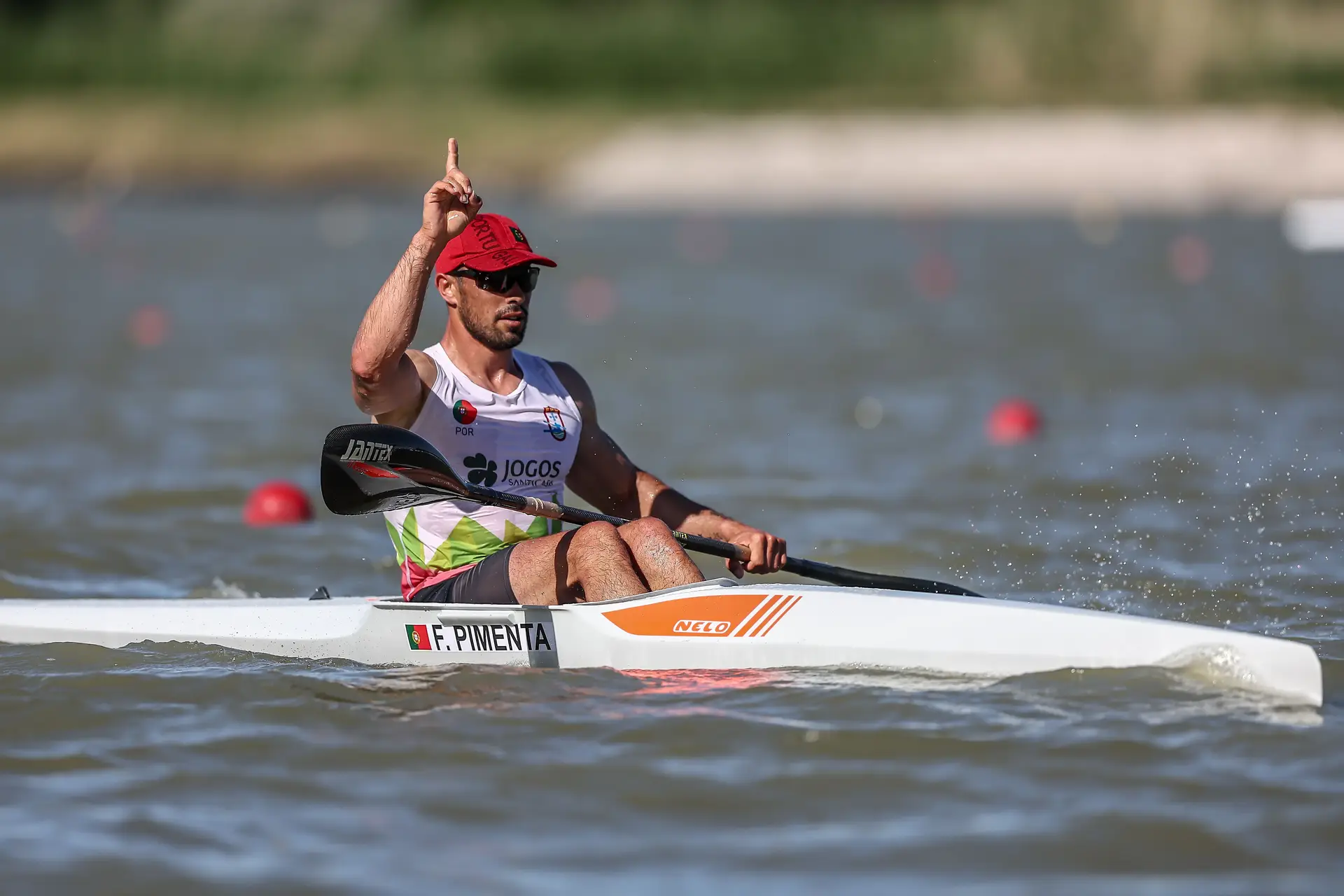 O ‘velho’ Fernando Pimenta não abranda e está na final de K1 1000 metros para ir atrás do quarto título mundial