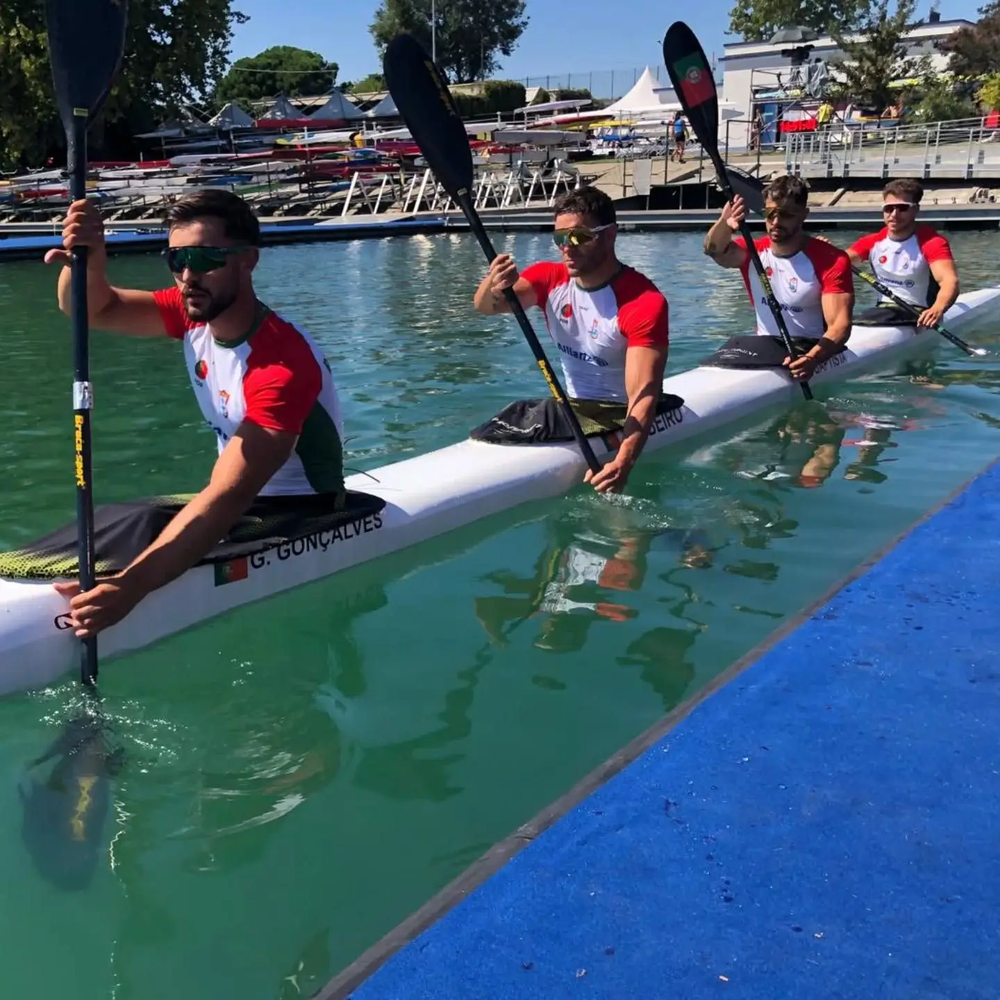Depois da Europa, tudo o resto: o K4 500 português não sabe o que é perder e sagra-se campeão mundial de canoagem em Milão